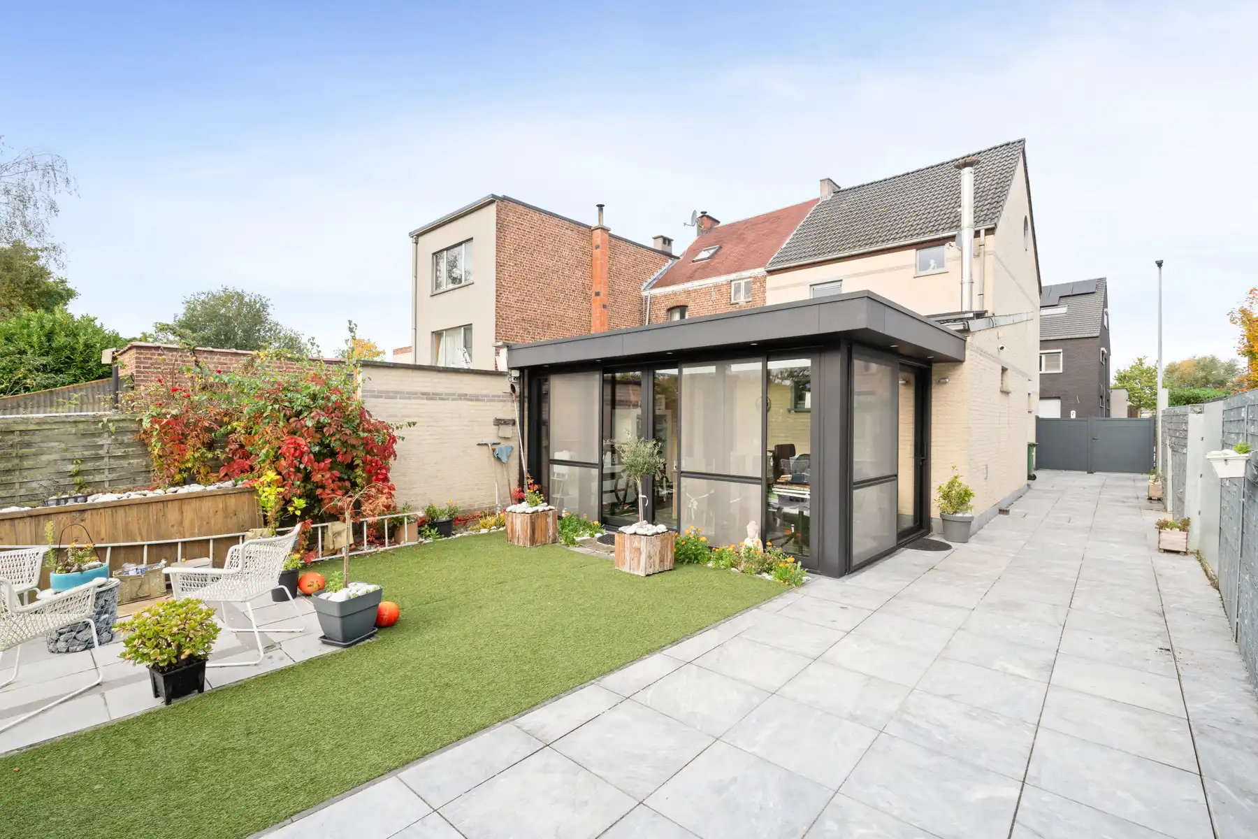 TE KOOP- instapklare woning met 3 slaapkamers en 2 badkamers foto 14