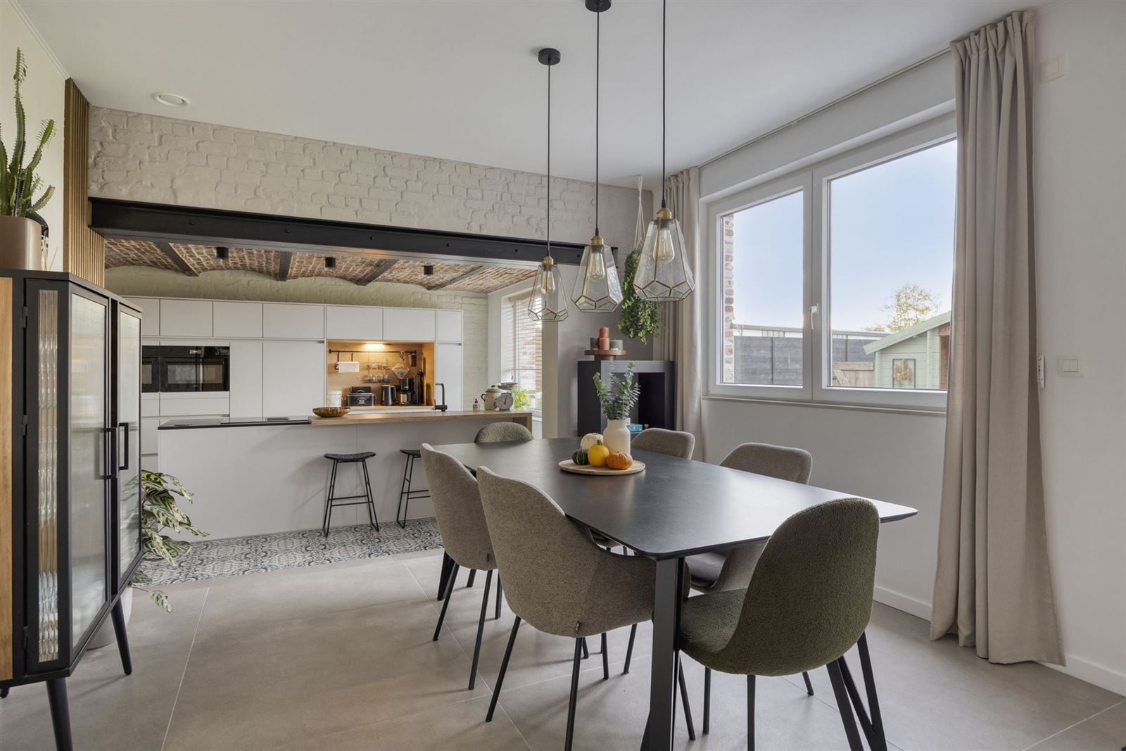 Instapklaar driegevel woning in groene omgeving foto 7