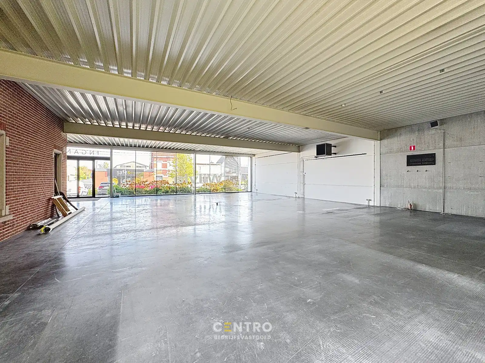 Commerciële site met woonst op toplocatie te Roeselare! foto 9