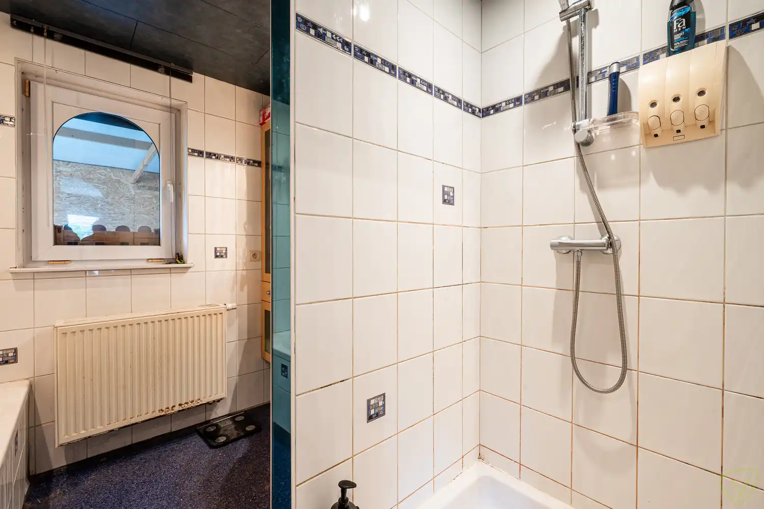 Ruime en moderne woning te koop in een rustige woonwijk net buiten het centrum met 3 slaapkamers, bureau en tuin - perfect voor comfortabel en gezinsvriendelijk wonen! foto 19