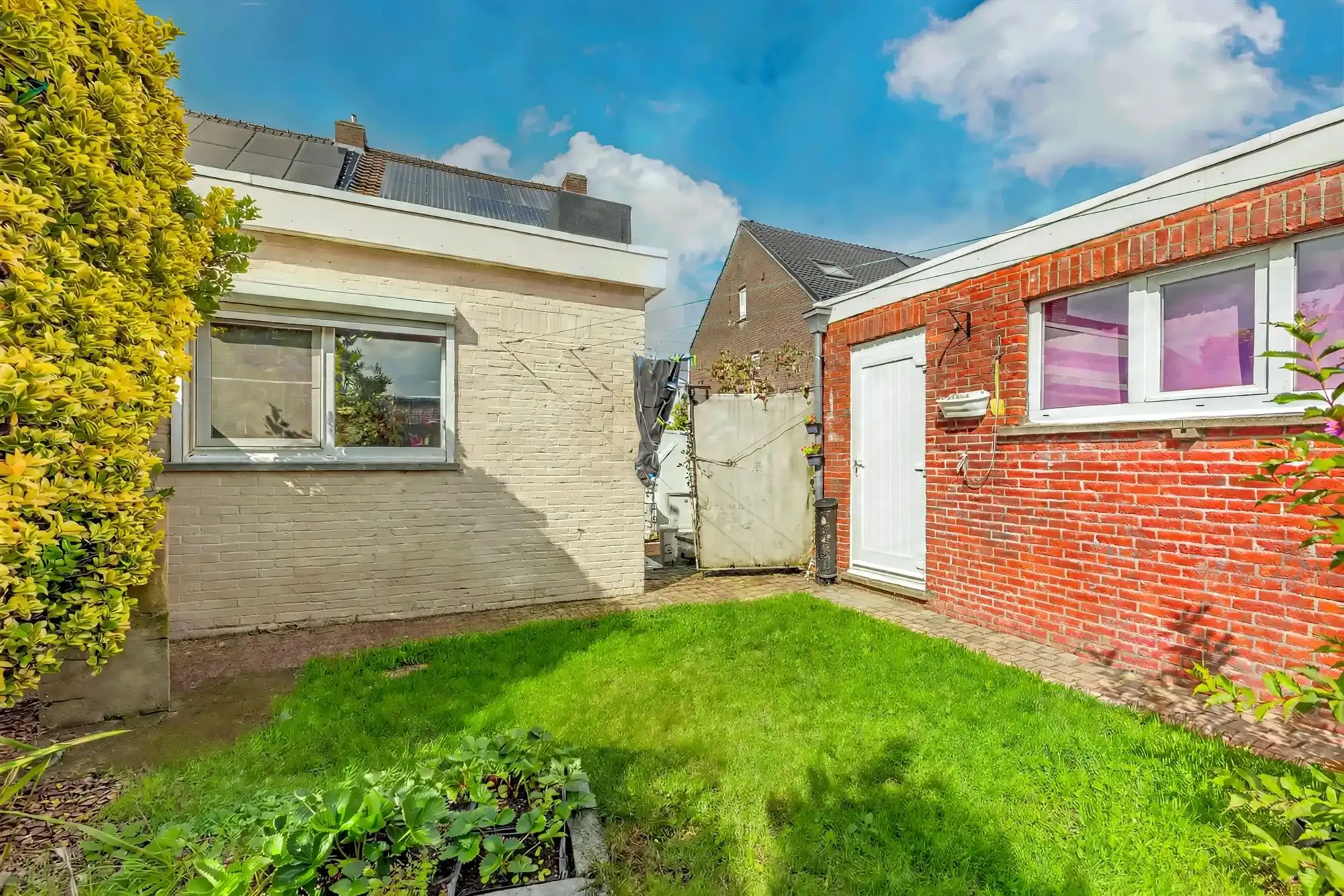 Degelijke halve losbouw met 4 slpks, (voor)tuin en garage foto 28