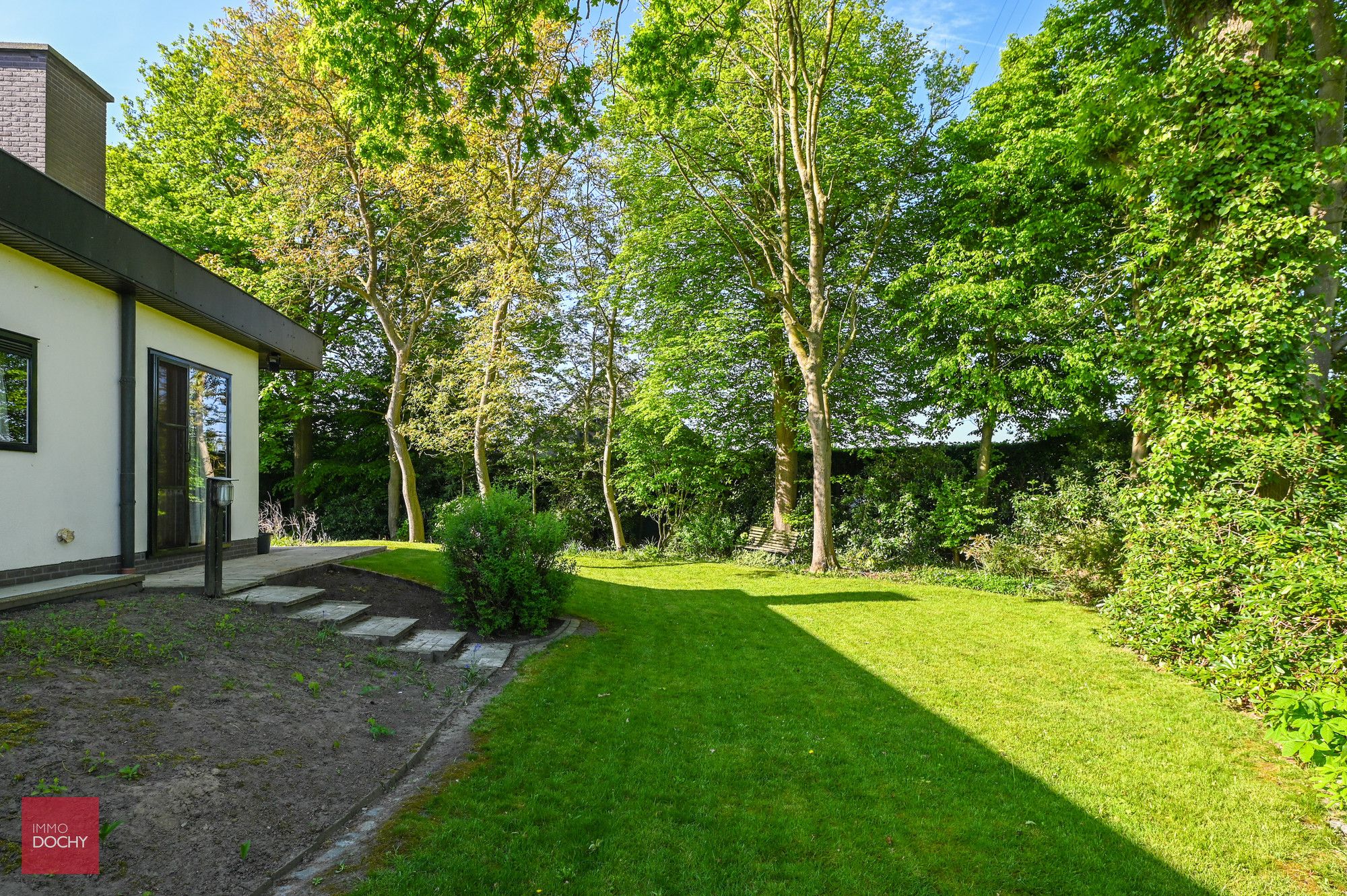 Ruime villa met prachtige tuin foto 2