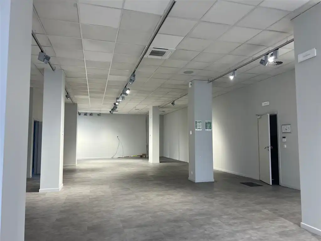 Voormalige showroom van Italiaans modemerk foto 6