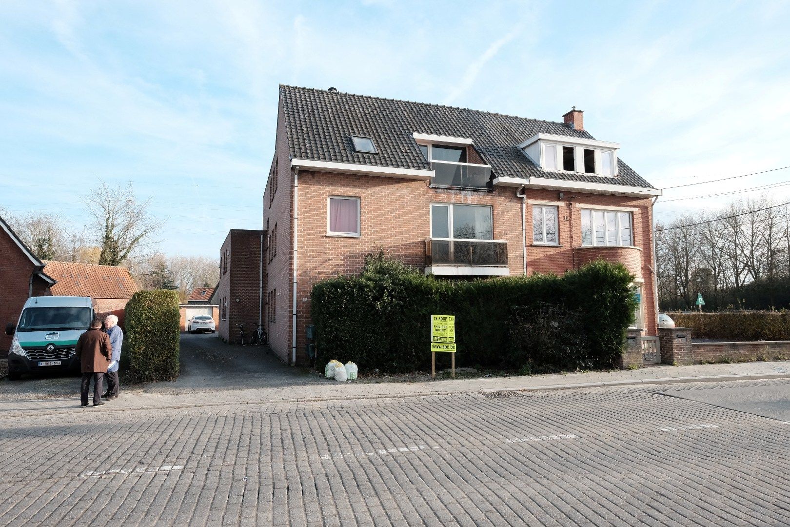 Opbrengsteigendom bestaande uit 5 appartementen en 6 garages foto {{pictureIndex}}