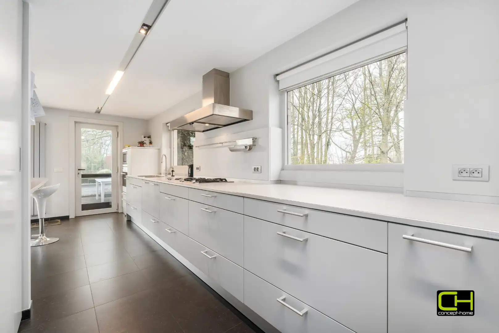 Ruime woning op een perceel van 4.949 m² te koop in Lievegem foto 7