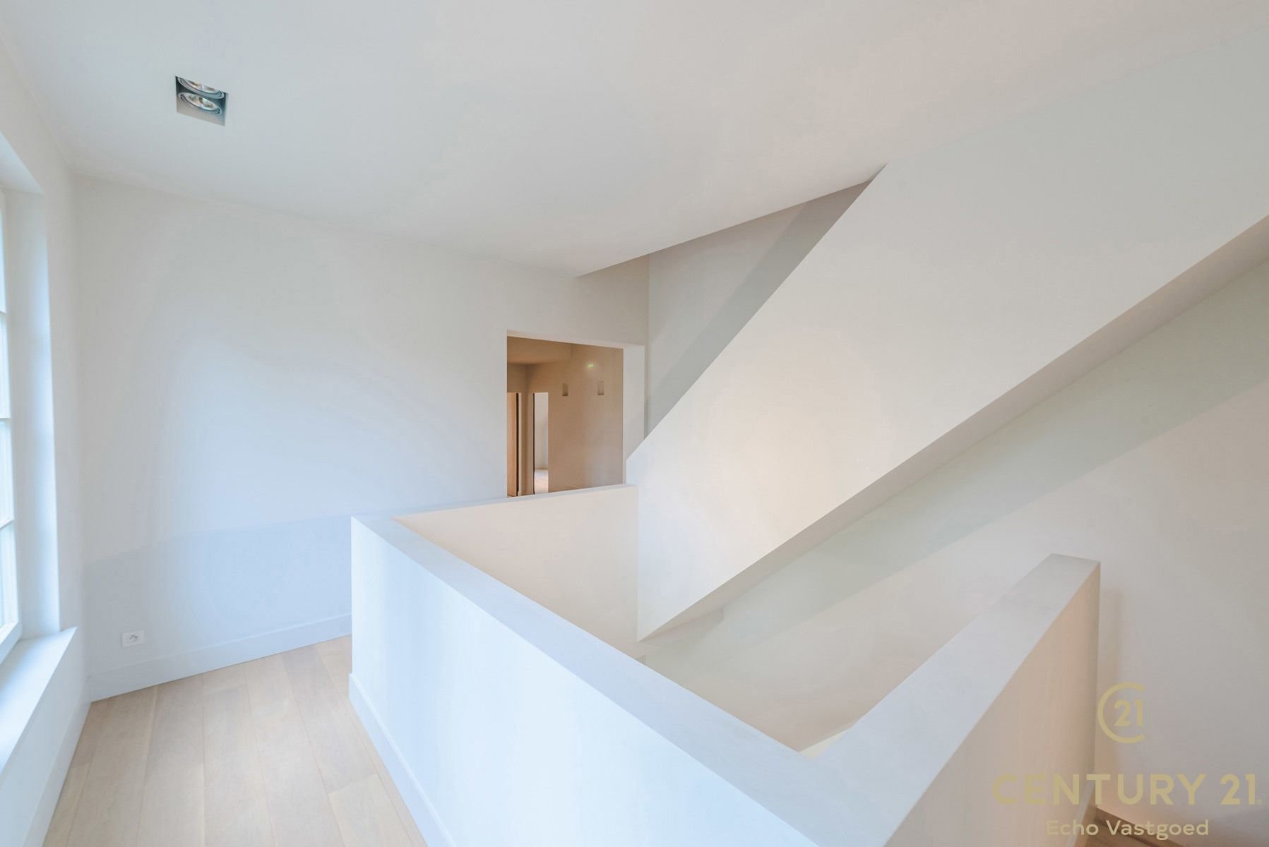 Unieke high-end villa met royaal woonoppervlak op 2415m² foto 17