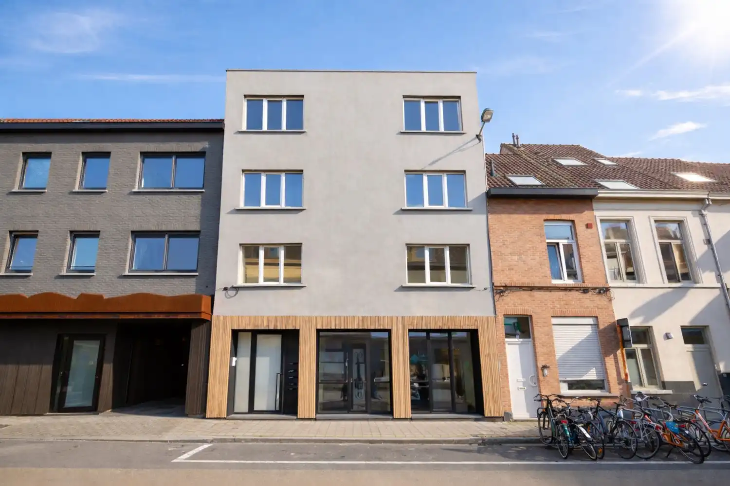 Gerenoveerd appartement met 2 slaapkamers en een terras nabij het Citadelpark en het Sint-Pietersstation. foto 12