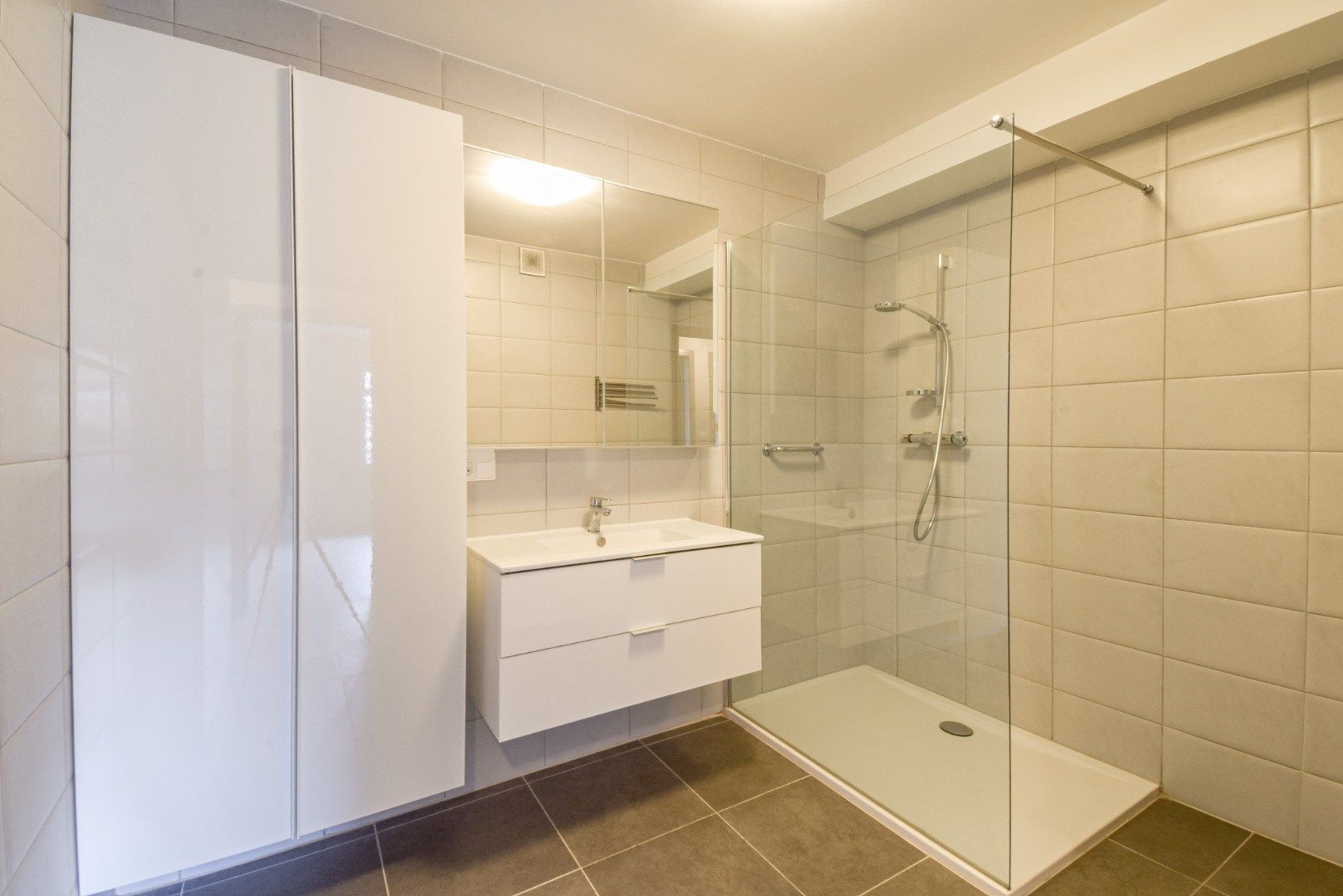 Ruim gelijkvloers appartement met 2 slaapkamers en groot terras in het centrum van Gistel foto 7