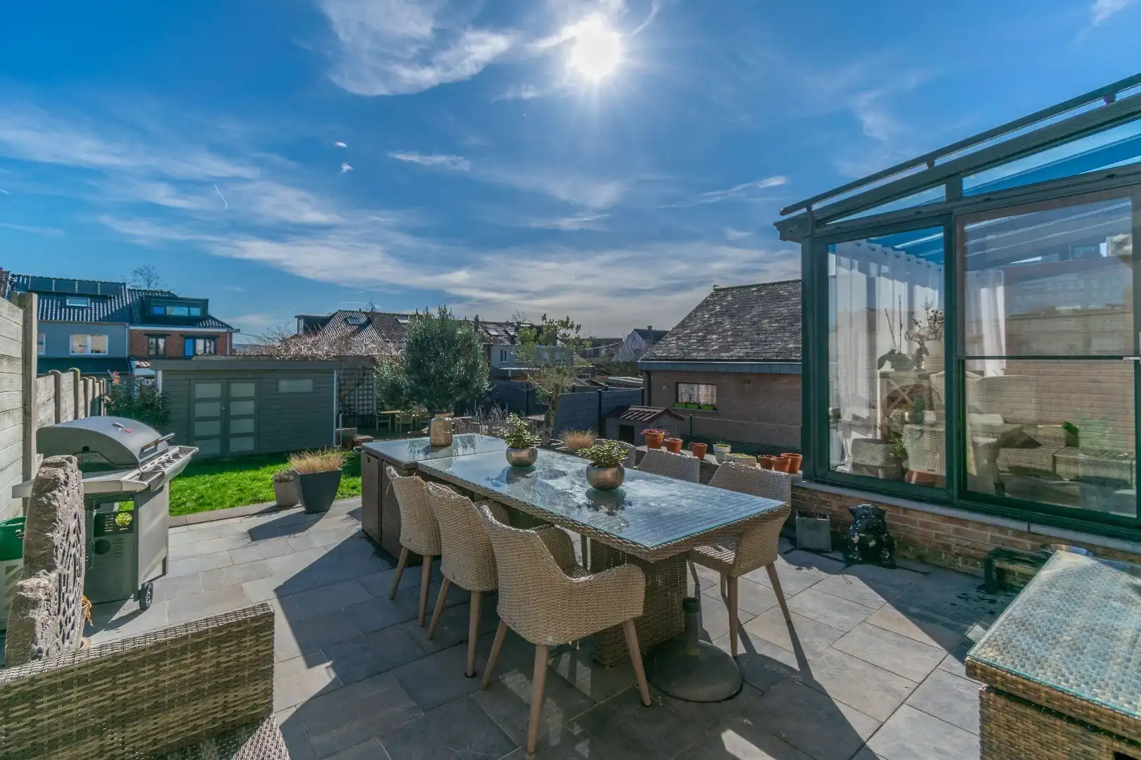 PERFECTE WONING MET 3SLP, TUIN & GARAGE! foto {{pictureIndex}}