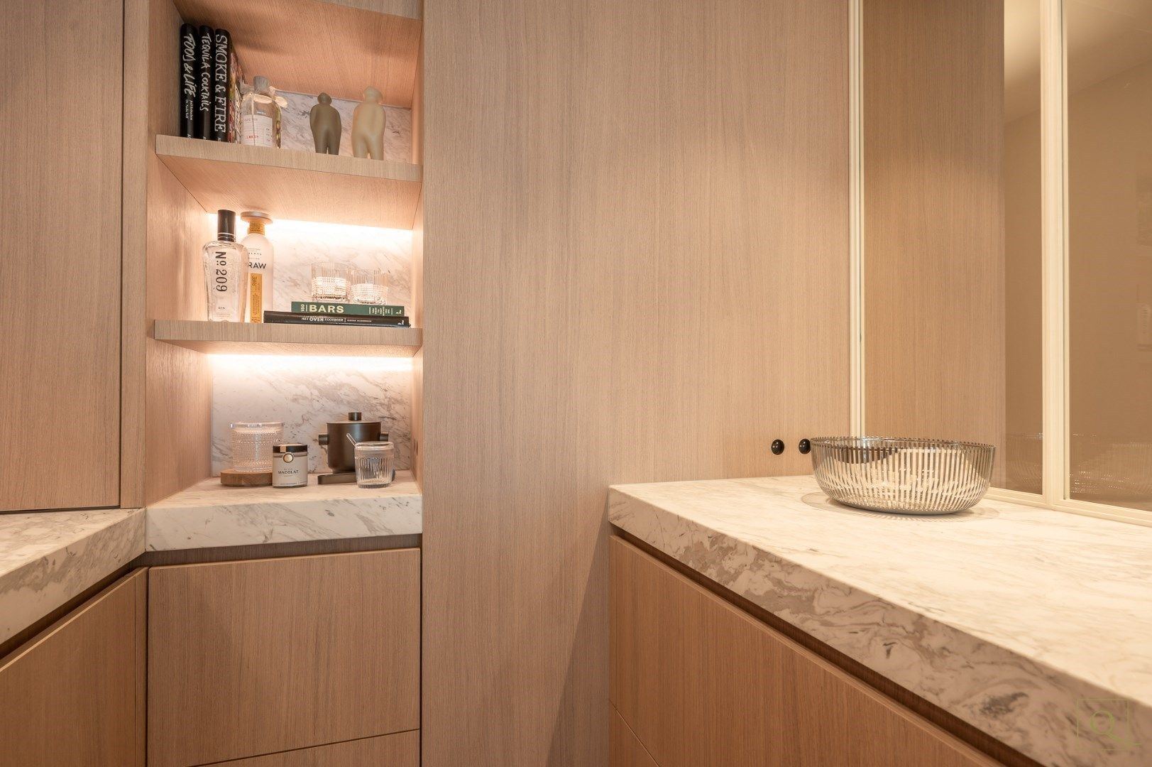 Uitzonderlijk luxueus afgewerkt appartement centraal gelegen in een rustige zijstraat van de Dumortierlaan, garagebox op het gelijkvloers. foto 8