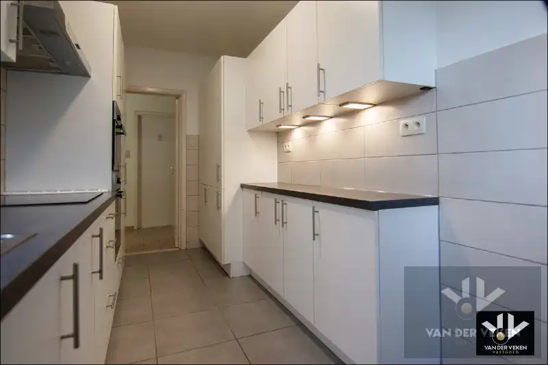 Lichtrijk en instapklaar hoekappartement met 3 slpks en ondergrondse garagebox op een TOP locatie foto 2