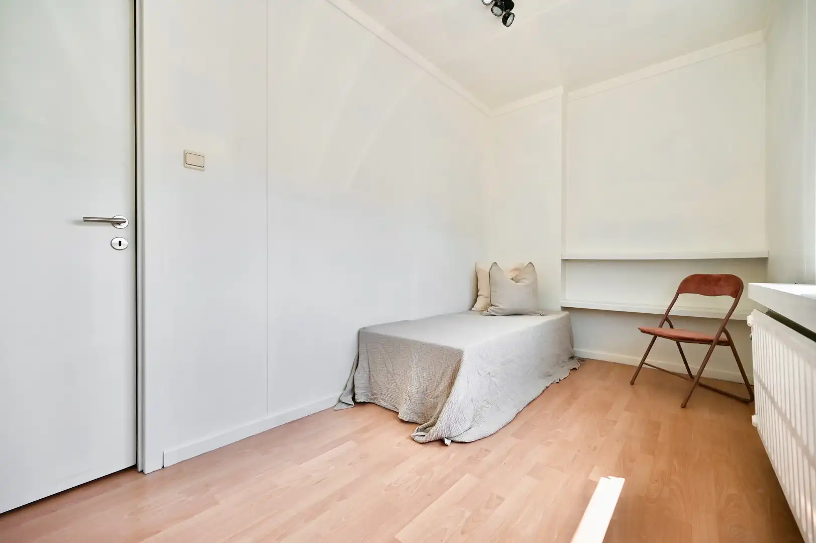 Gezellige 4-slaapkamerwoning met tuin & zwembad foto 24