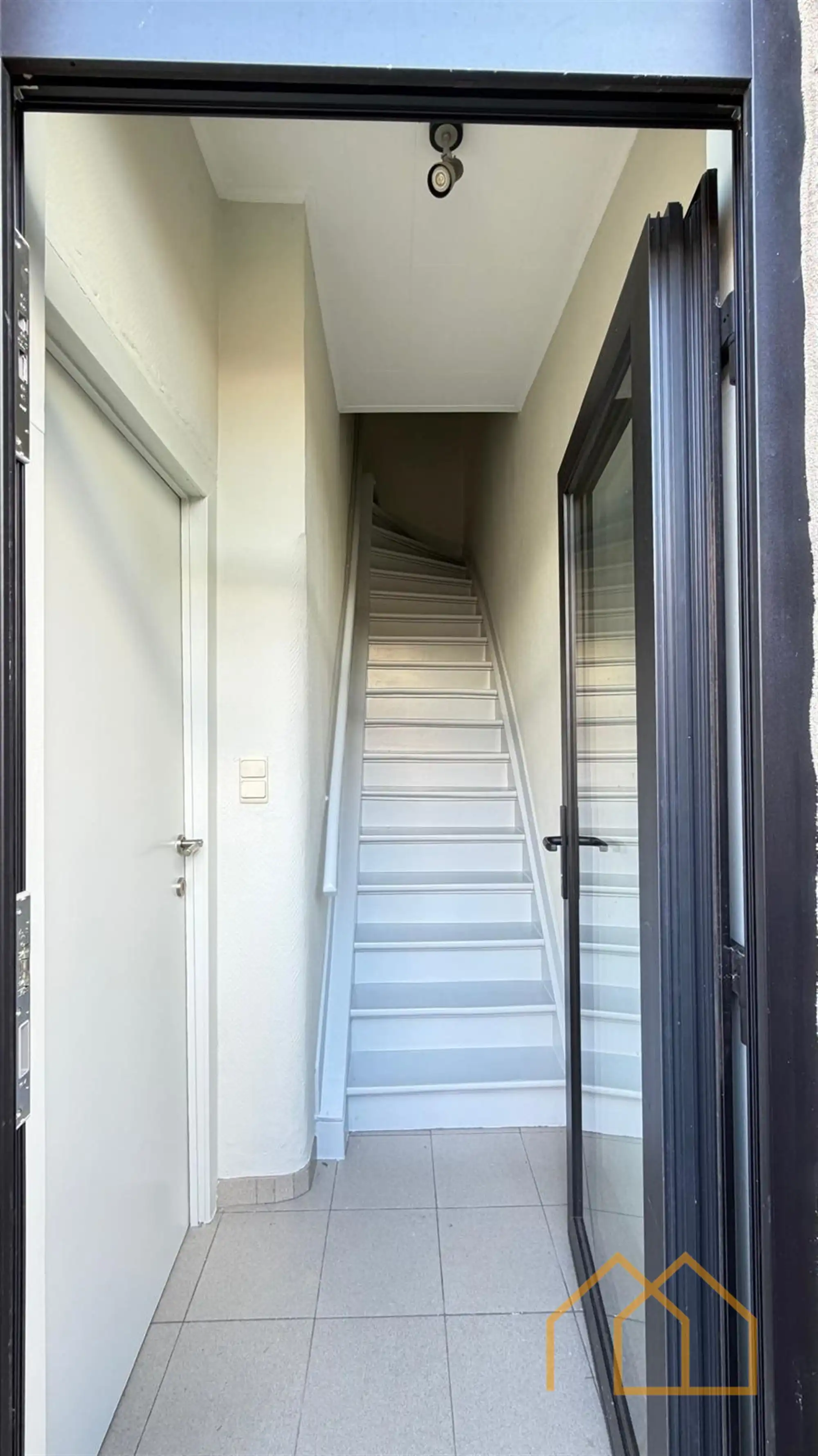 Gerenoveerde rijwoning met tuin foto 12