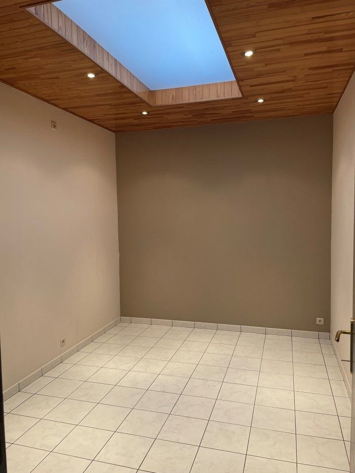 Ruim en goed gelegen appartement met 2 slaapkamers in kleine gebouw foto 6