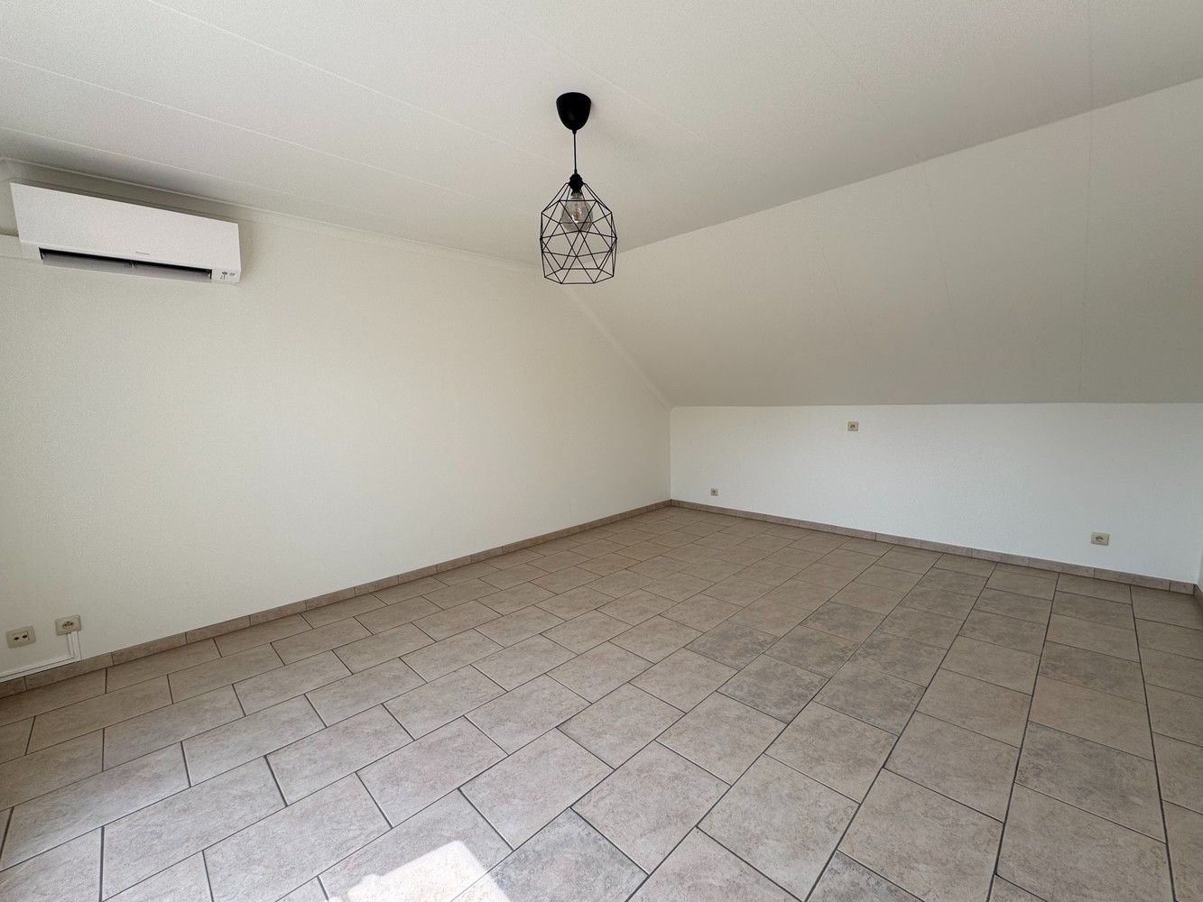 Zeer ruime huurwoning met o.a. 3 slpks en garage foto 13