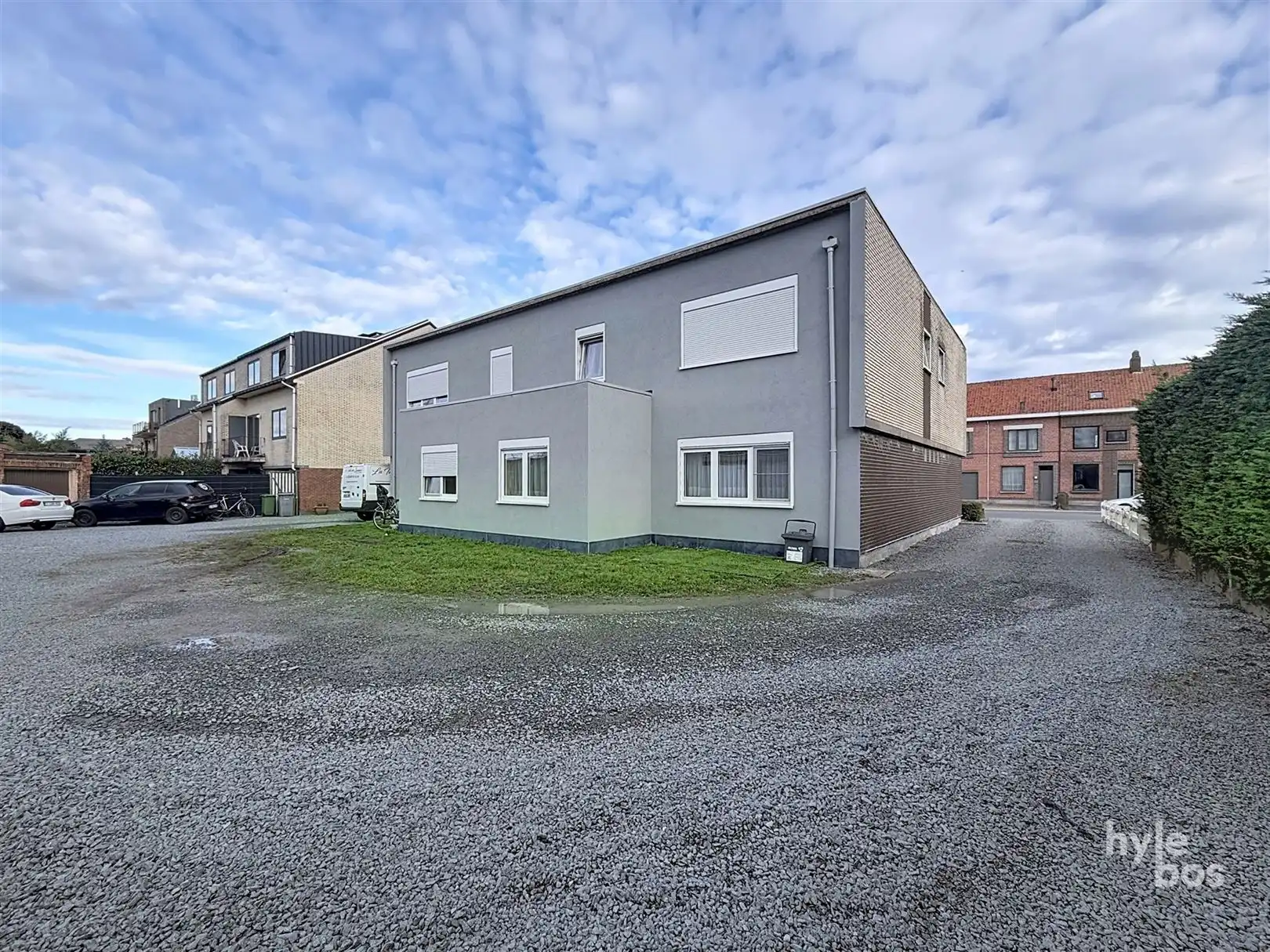 Gerenoveerd 2 slaapkamer appartement met garage foto 10