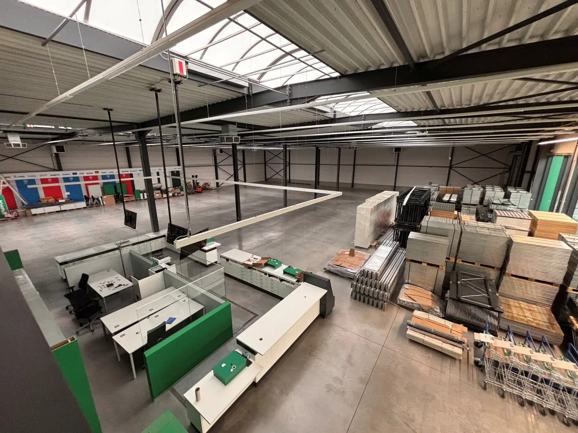 Bedrijfsgebouw van ca. 1.543 m² met 22 parkeerplaatsen foto 9
