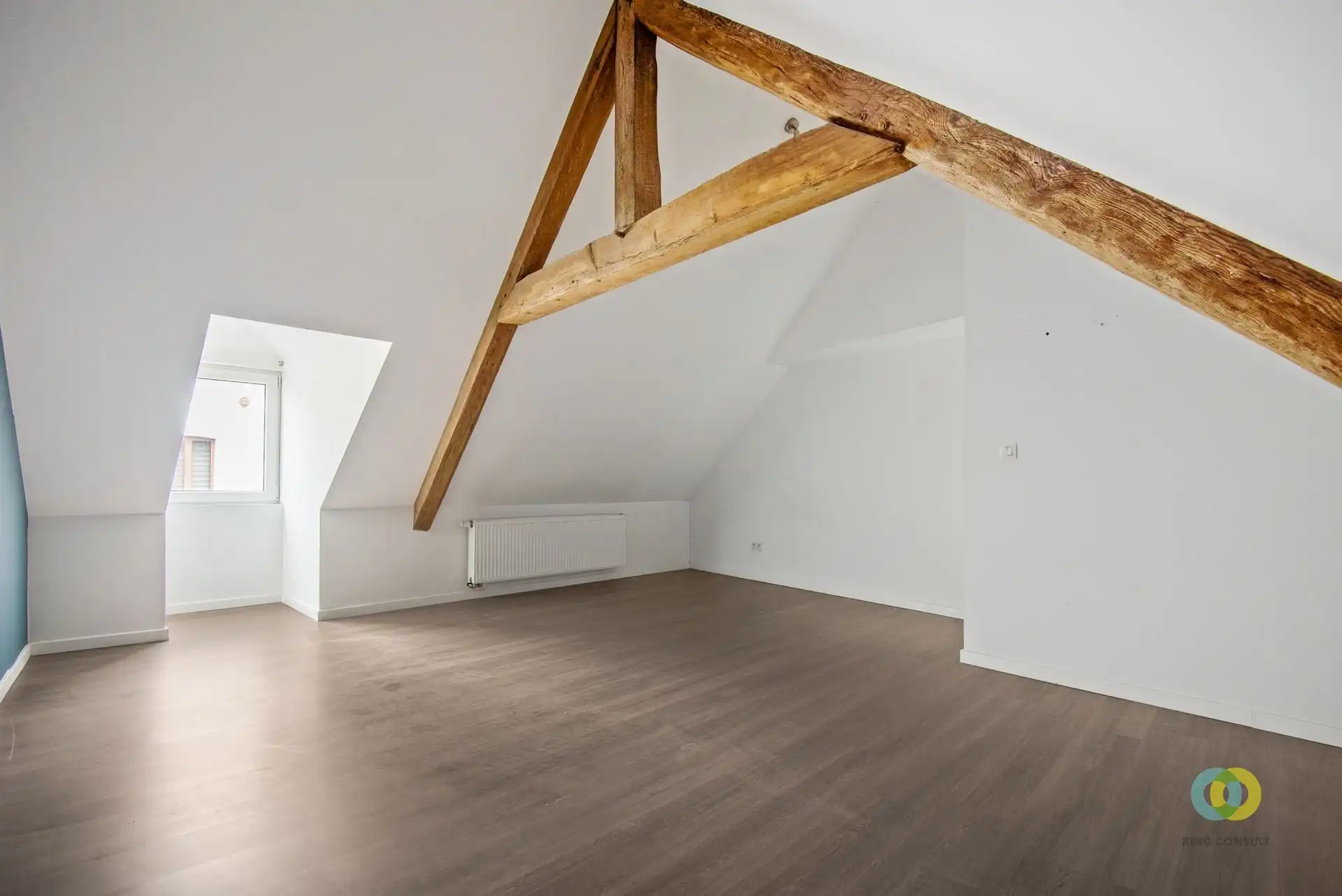 Gebouw met handelsgelijkvloers en duplexappartement foto 18