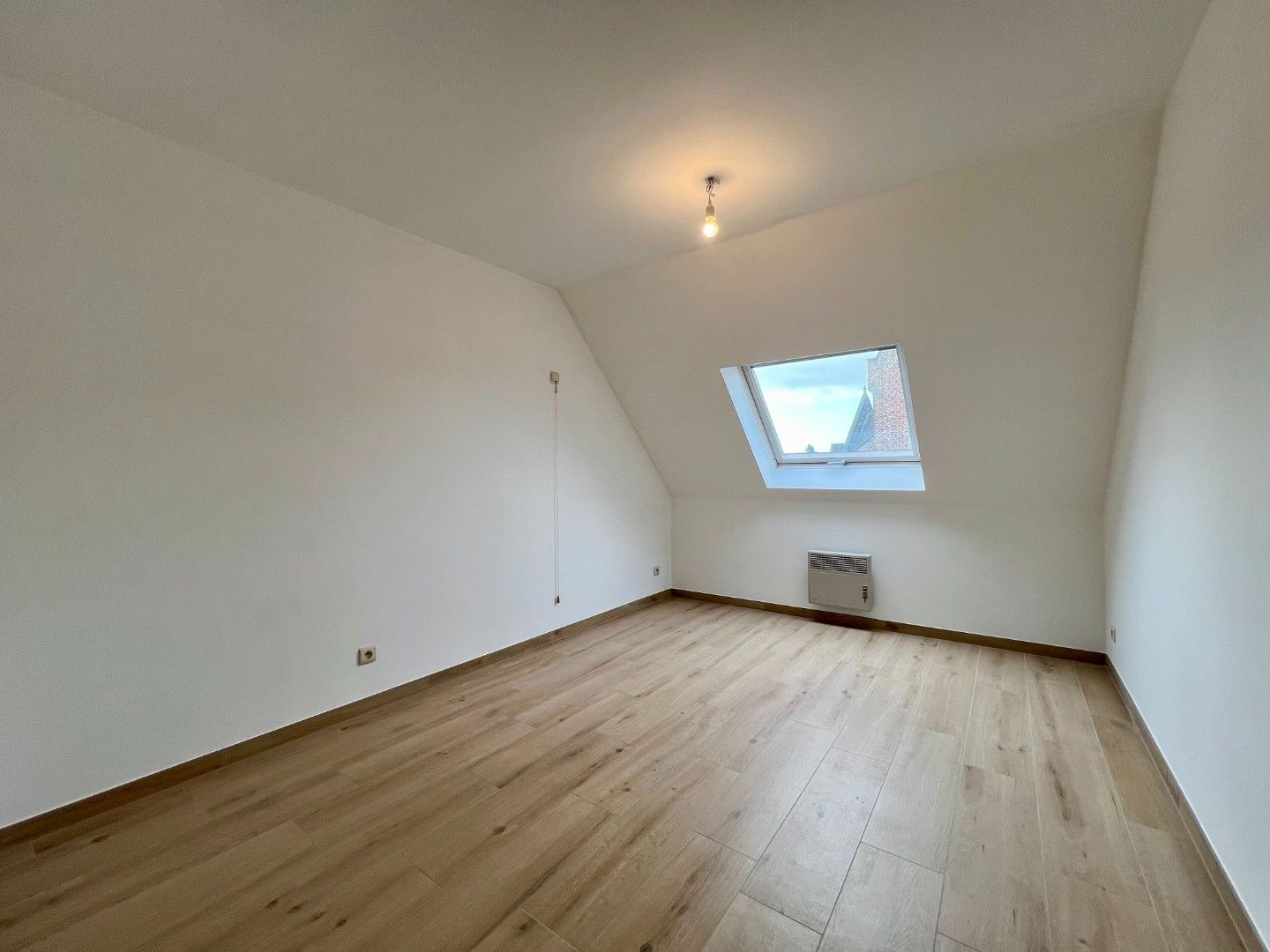 Opgefrist 2 slaapkamer appartement met garagebox, gelegen te centrum Lovendegem foto 12