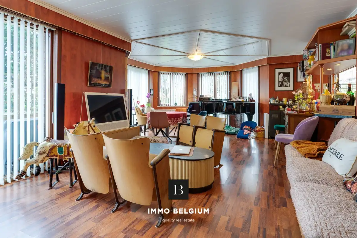 Ruim appartement met inpandige garagebox foto 2