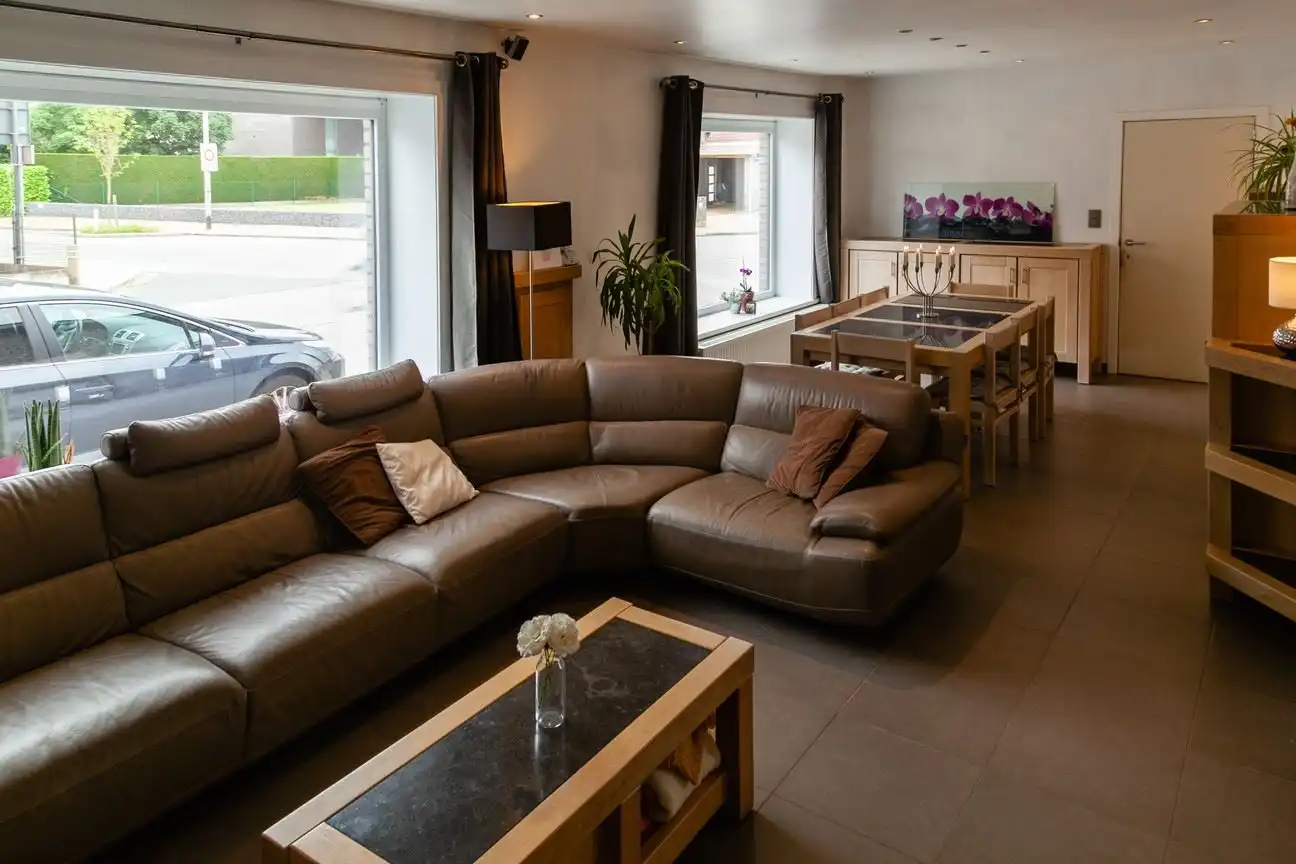 Ruime, energiezuinige woning te huur met tuin, dubbele garage en 3 slaapkamers foto 4