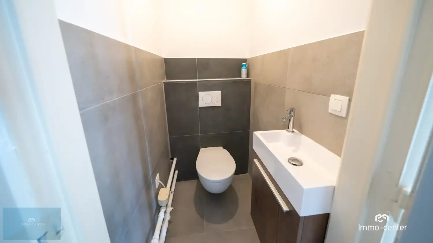 Te huur – Ruim 2-slaapkamerappartement met autostaanplaats in het centrum van Genk foto 16