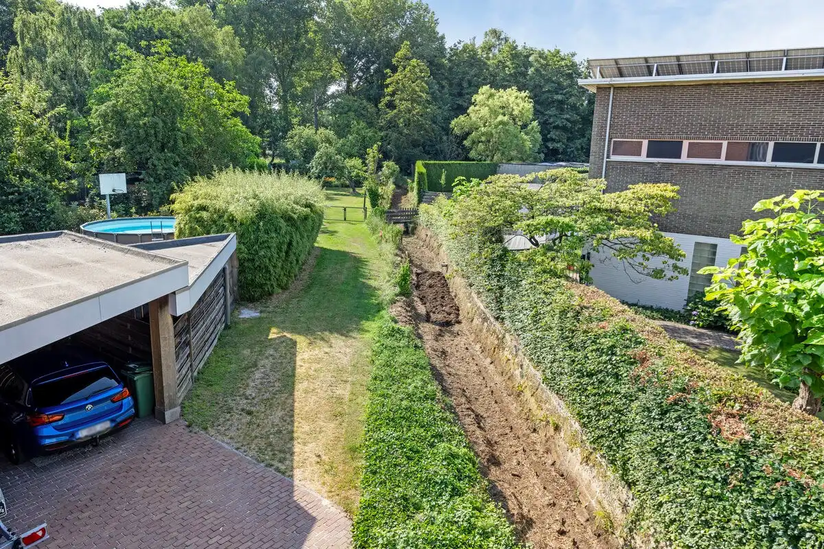Ruim ingedeelde woning met 4 slpks op een mooi perceel van 21 are met achterliggend groen. foto 30