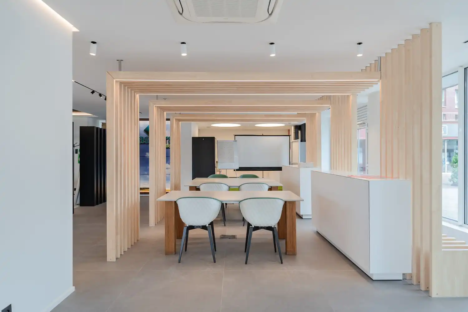 220m² kantoor/showroom foto 6