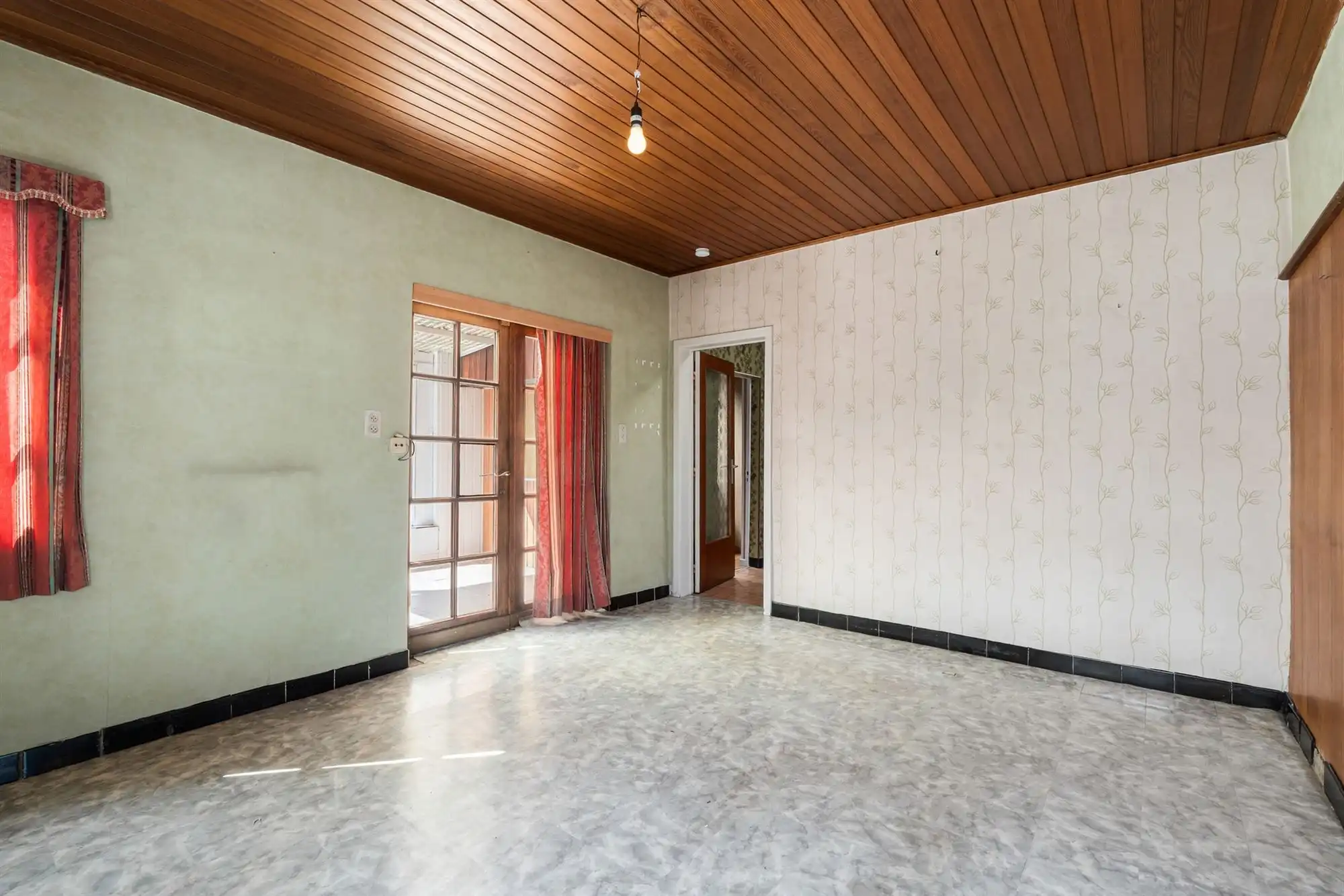 Woning met verrassend grote tuin, te renoveren foto 6