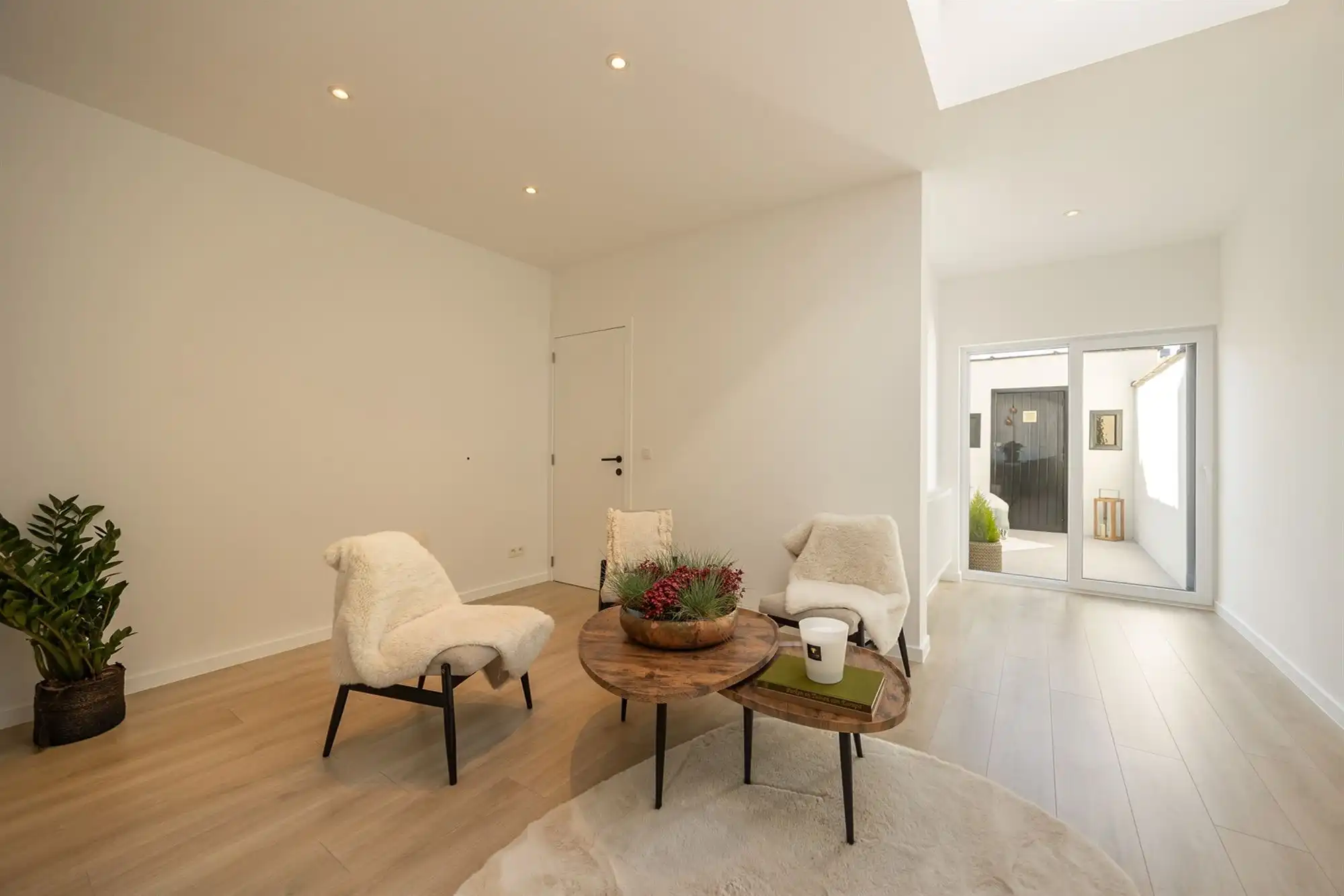 Volledig gerenoveerde woning met 3 slpkmrs en stadskoer foto 9