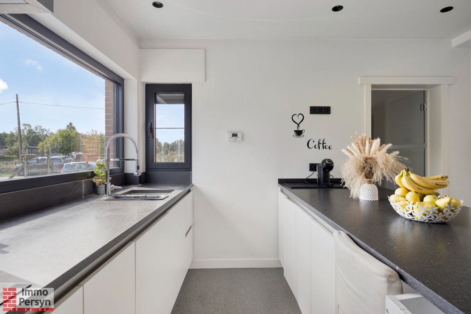 Instapklare en volledig gerenoveerde woning met 3 slpk en garage foto 9