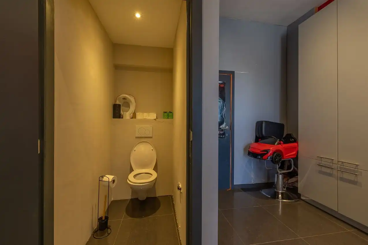 Label C, bijna volledig gerenoveerd, garage, toplocatie beroep foto 8