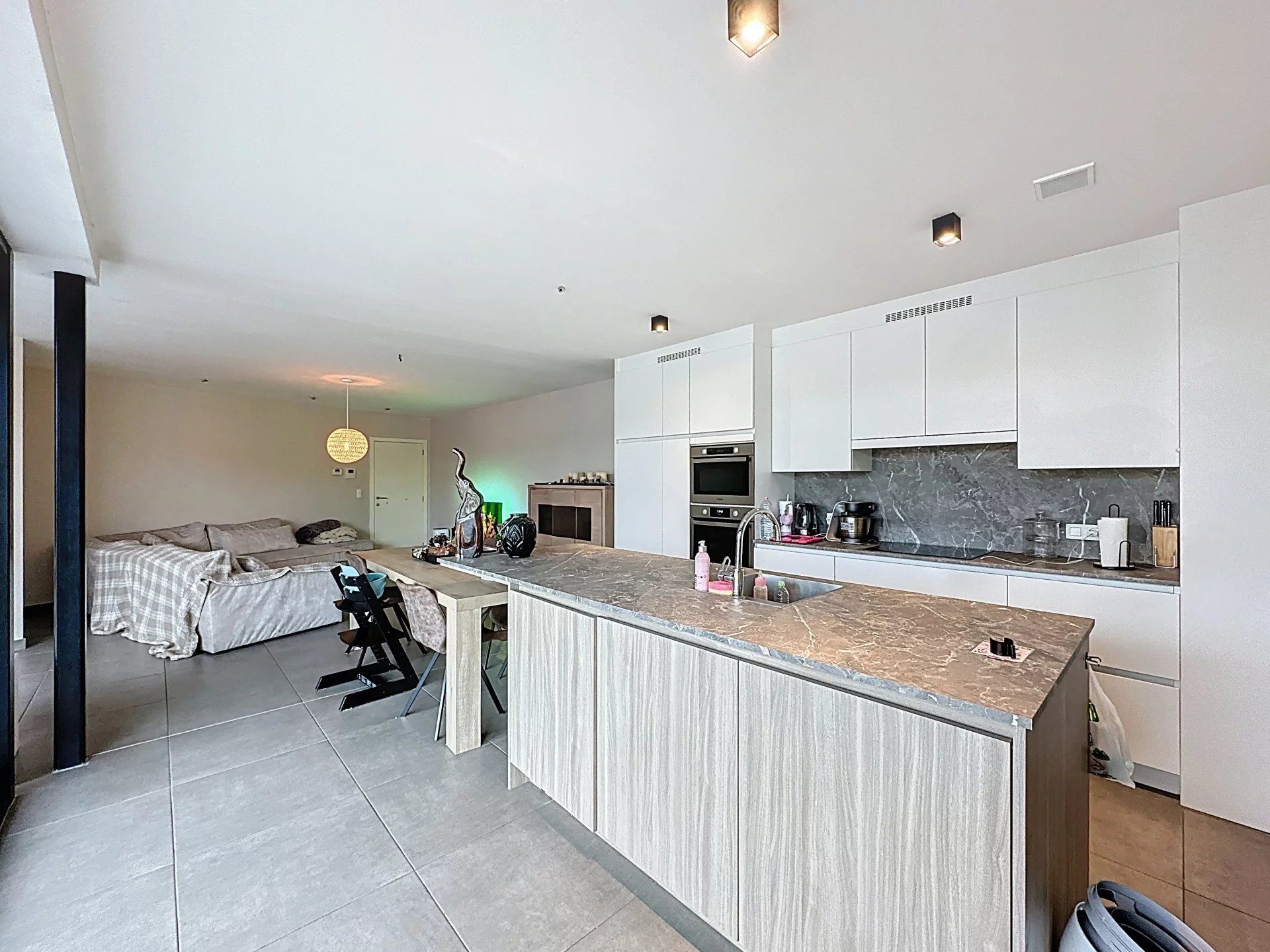 Modern en ruim appartement met 2 slaapkamers, staanplaats, berging en terras foto 4