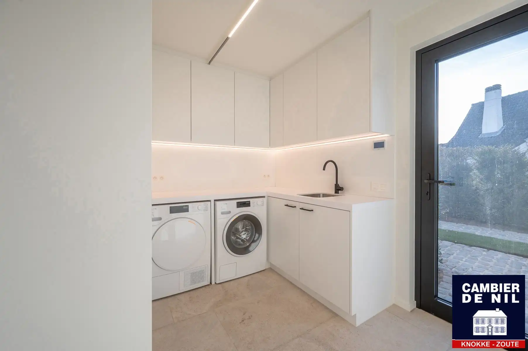 Ruime, volledig gerenoveerde villa aan de rand van het Zoute foto 23