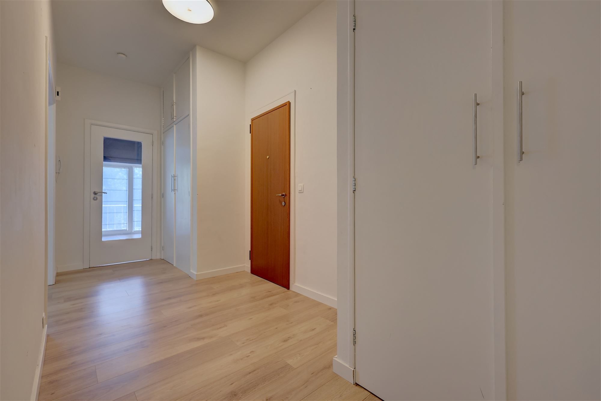 Prachtig appartement met twee slaapkamers, terras en garagebox in Wilrijk! foto 6
