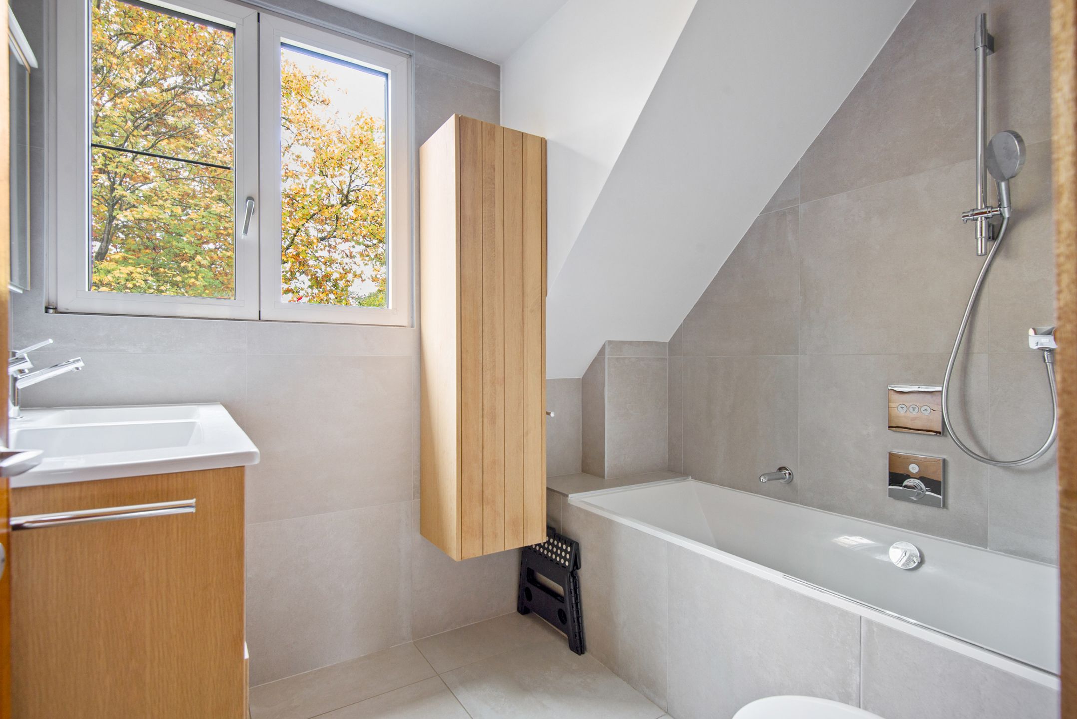 Mooie halfopen woning met garage op absolute toplocatie foto 11