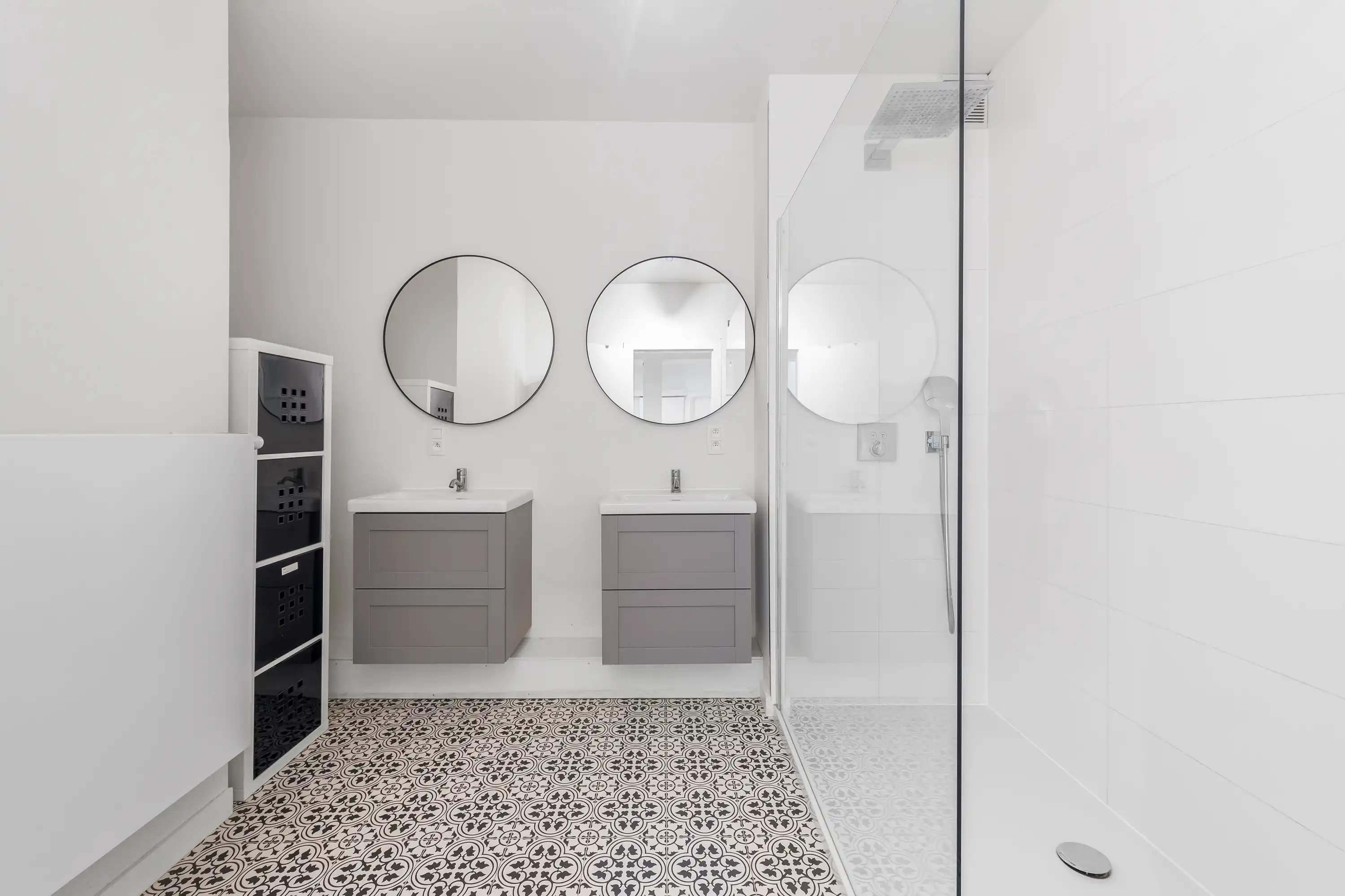 Ruime gerenoveerde halfopen bel-etage met tuin in Neerland foto 12