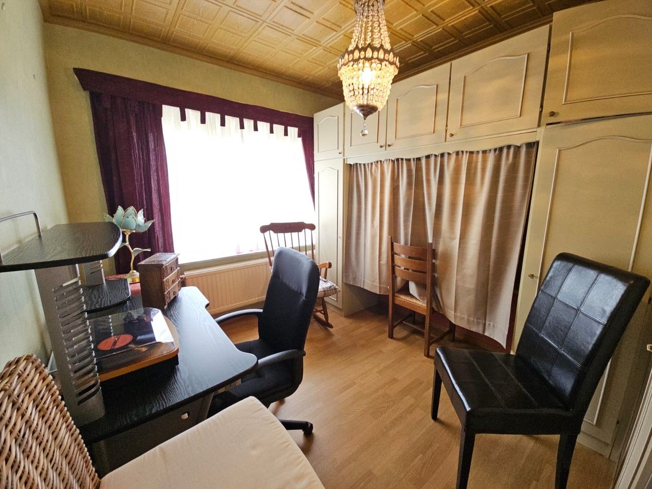 Halfopen bebouwing met garage in rustige omgeving foto 16