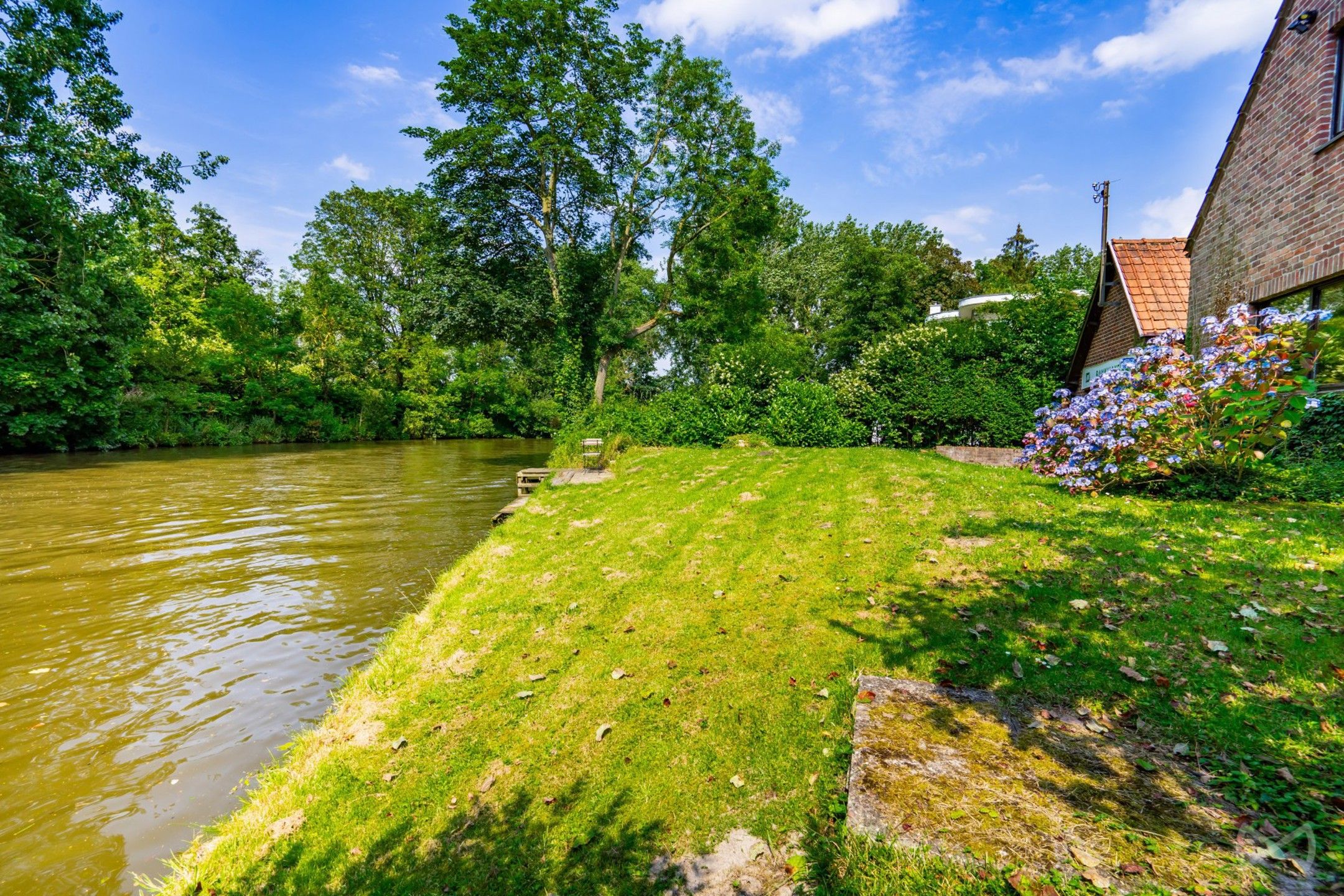 Unieke woning rechtstreeks aan de oevers van de Leie! foto 15