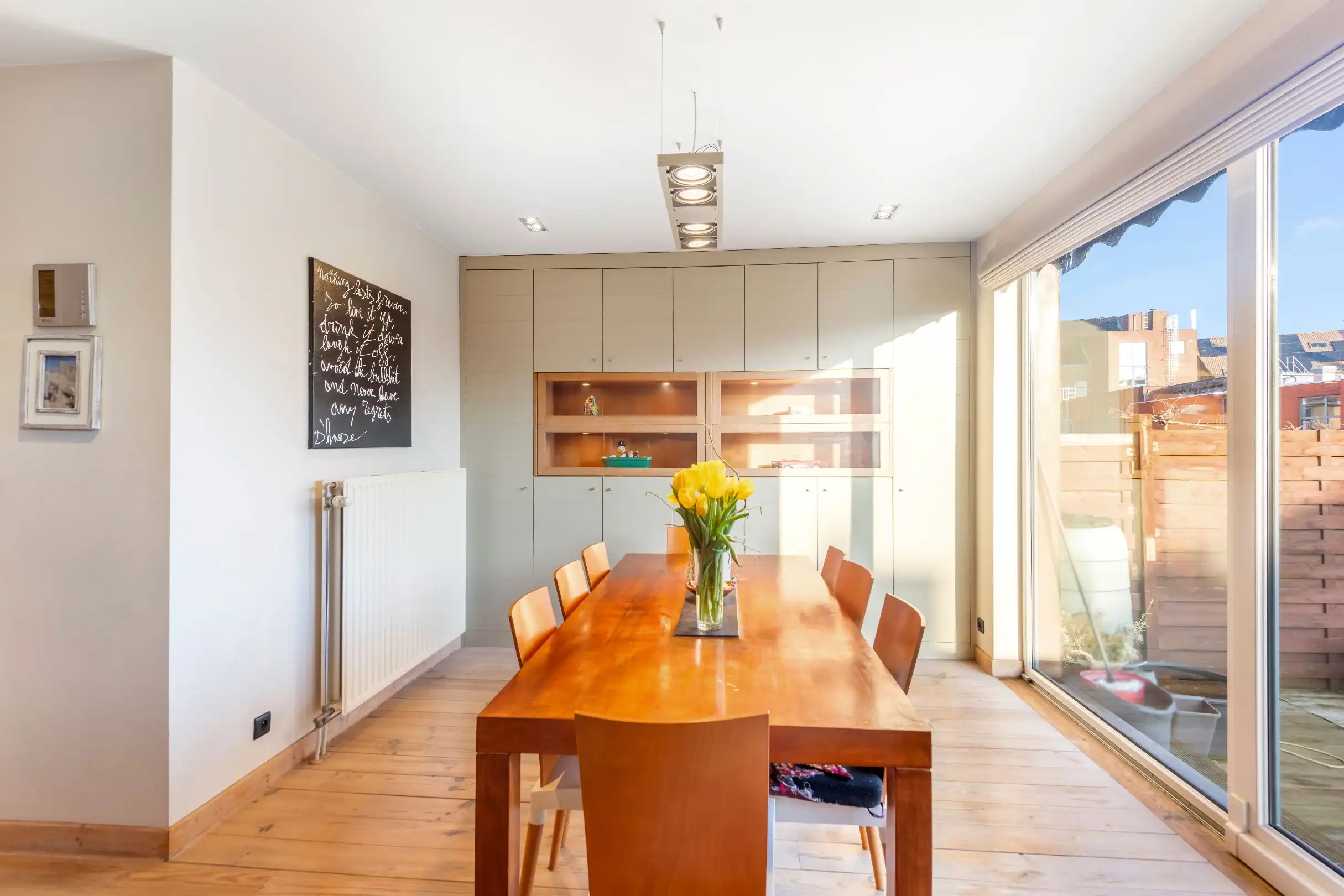 Ruime Bel-étage woning gelegen in het centrum van Knokke met garage/loods van 135m² foto 4