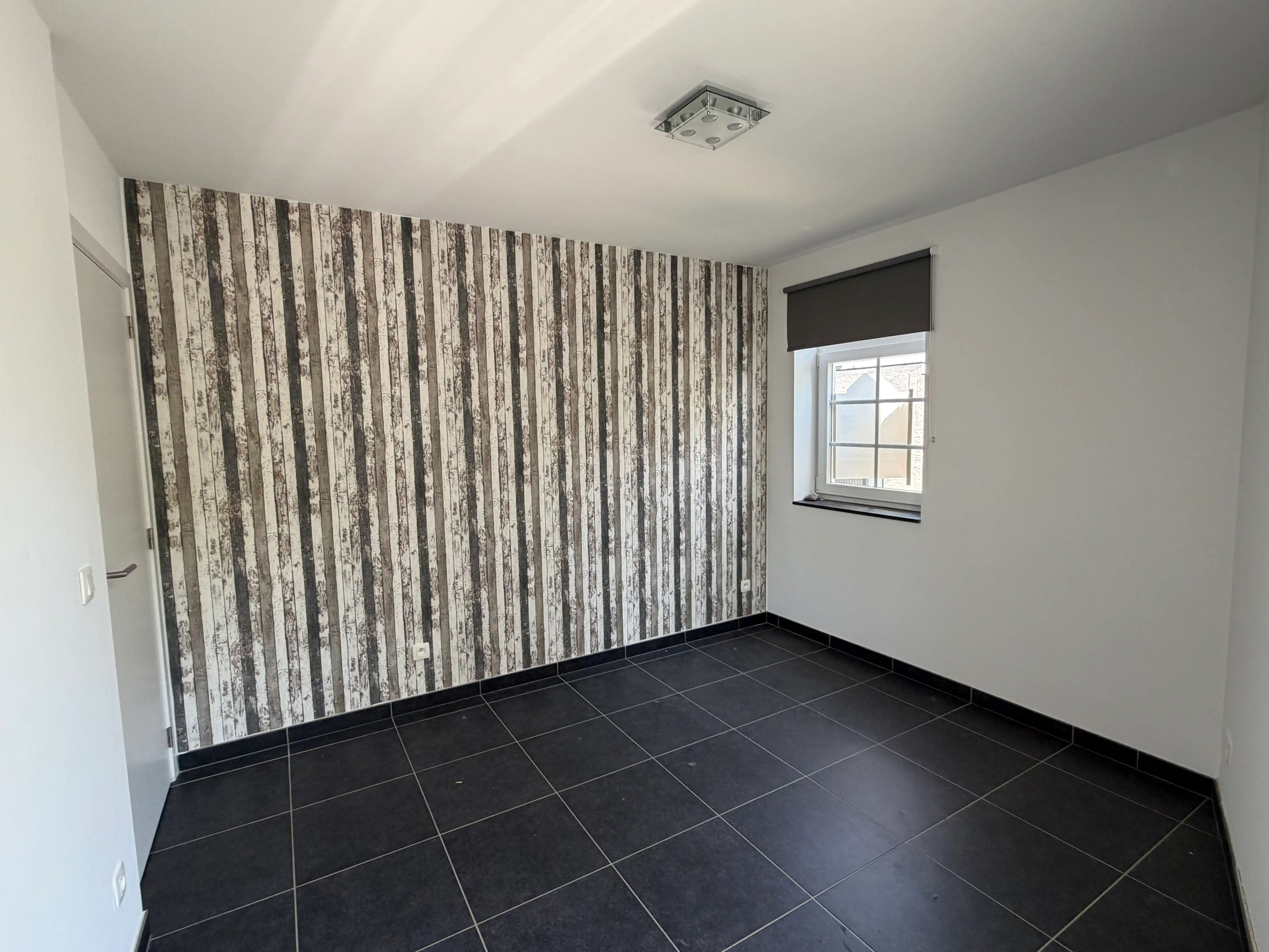 Ruim appartement met vier slpks, terras en autostaanplaats foto 20