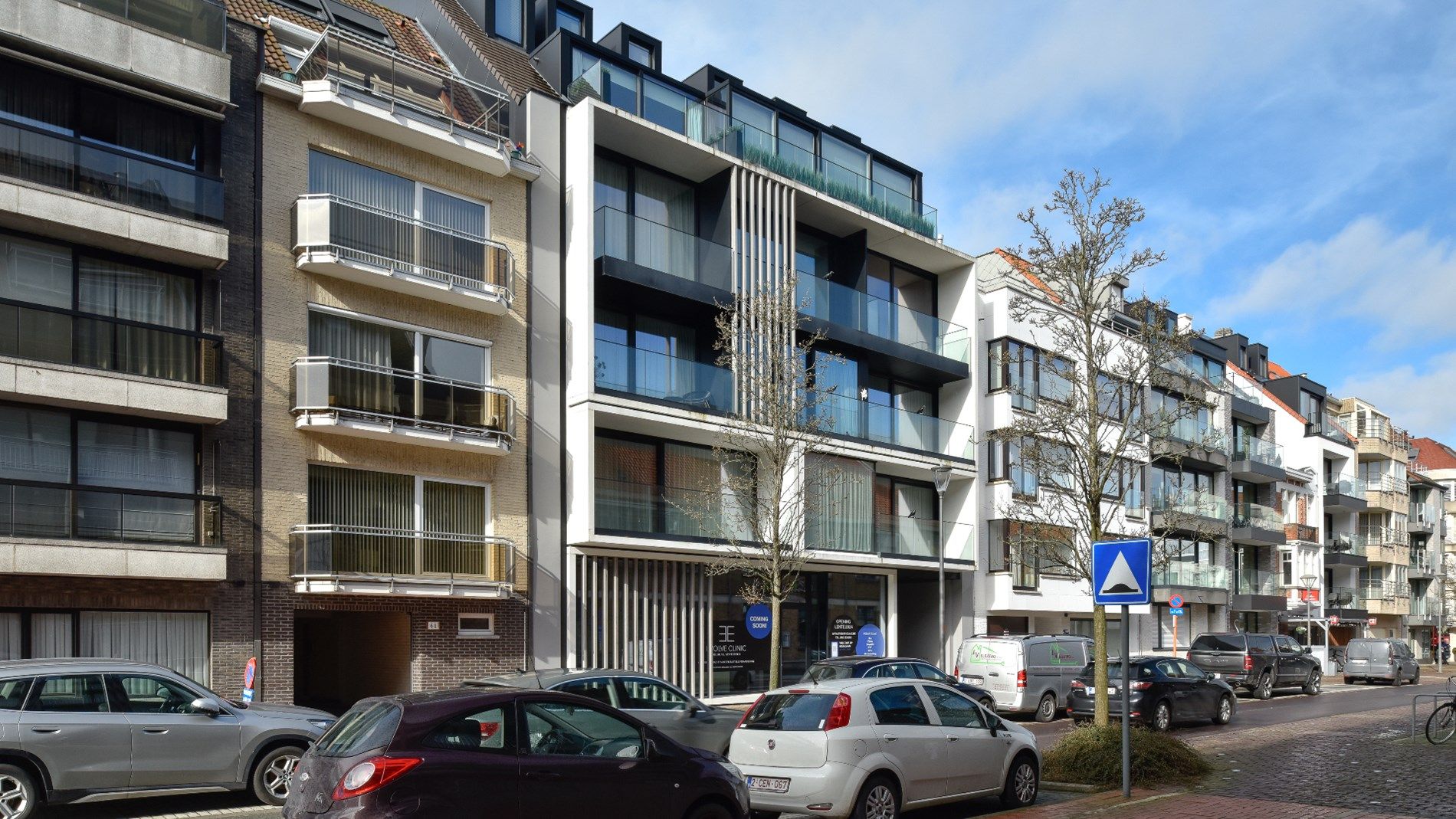 Ruim, luxueus afgewerkt duplex dakappartement (205m²) met zonneterras , gelegen vlakbij de winkels van de Lippenslaan. Uitzonderlijk ruime garagebox te koop in  foto 28