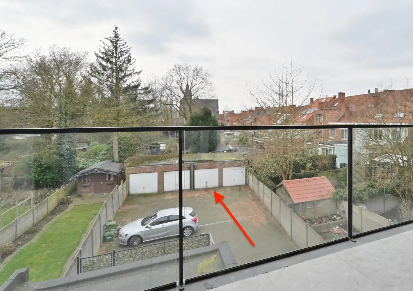 Bovengrondse, afsluitbare garage, gelegen op slechts 80 m wandelafstand van de kleine ring (Leopoldplein) in Hasselt foto 2