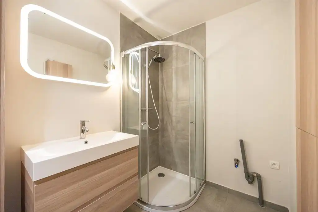 Gerenoveerd appartement met panoramisch zicht foto 14