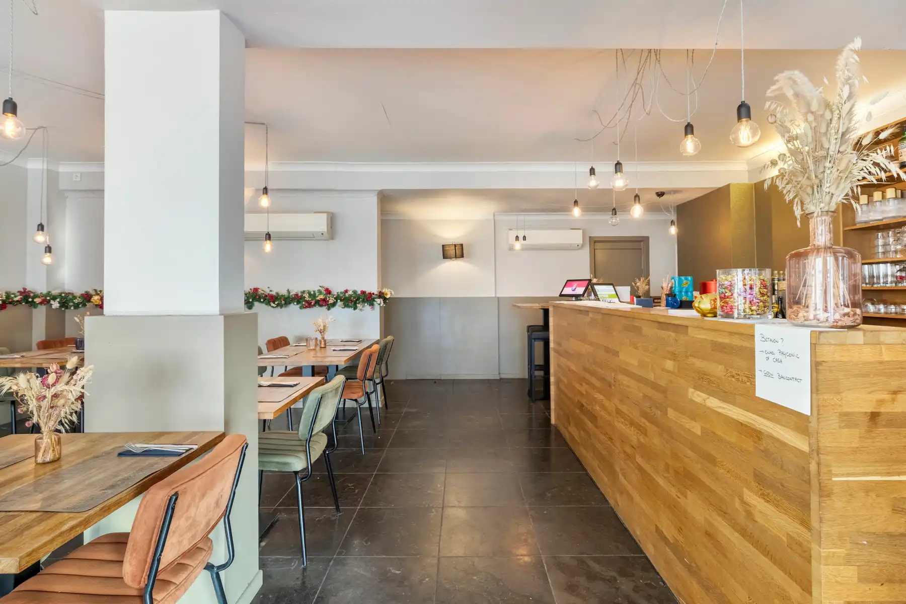 Handelsgelijkvloers met bovenliggende woonst! foto 5