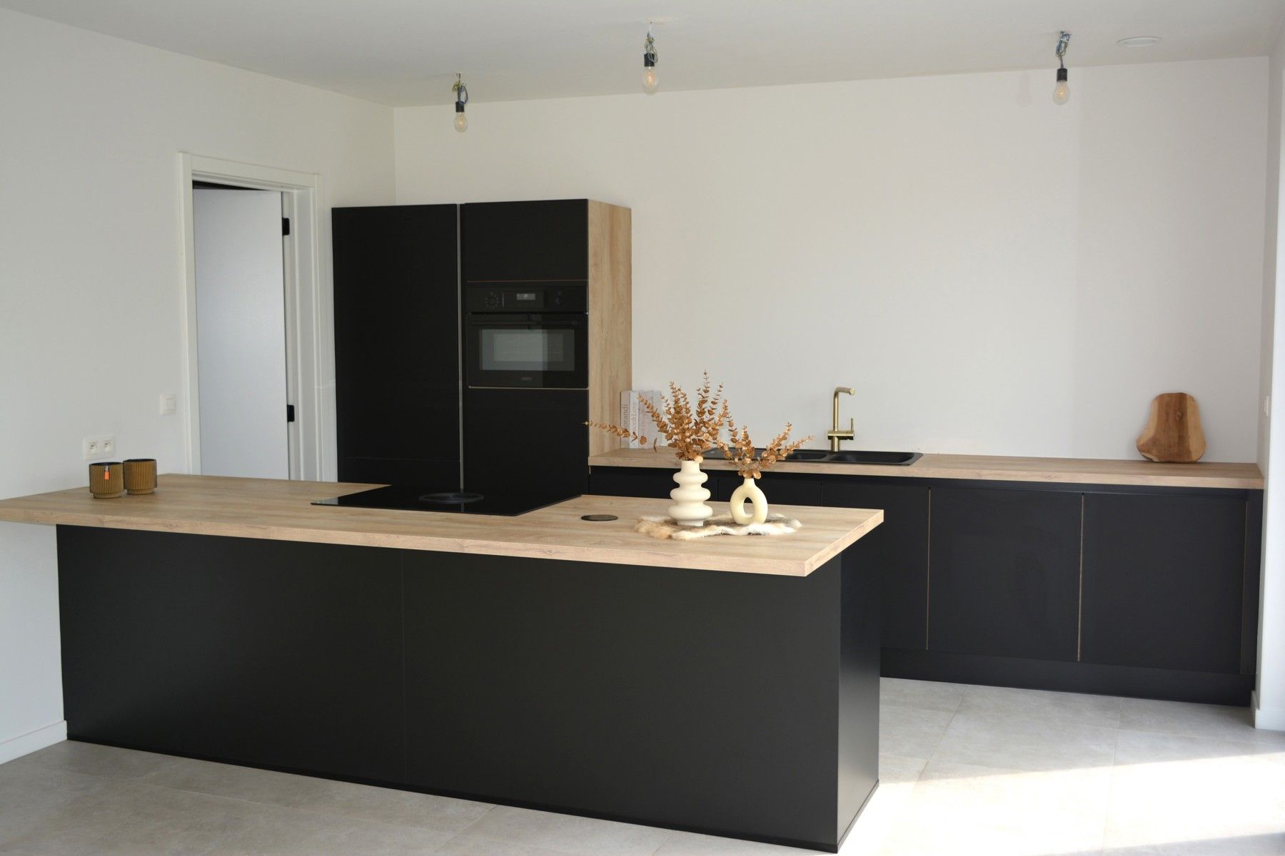Knappe nieuwbouwwoning met bijgebouw op centrale locatie foto 3