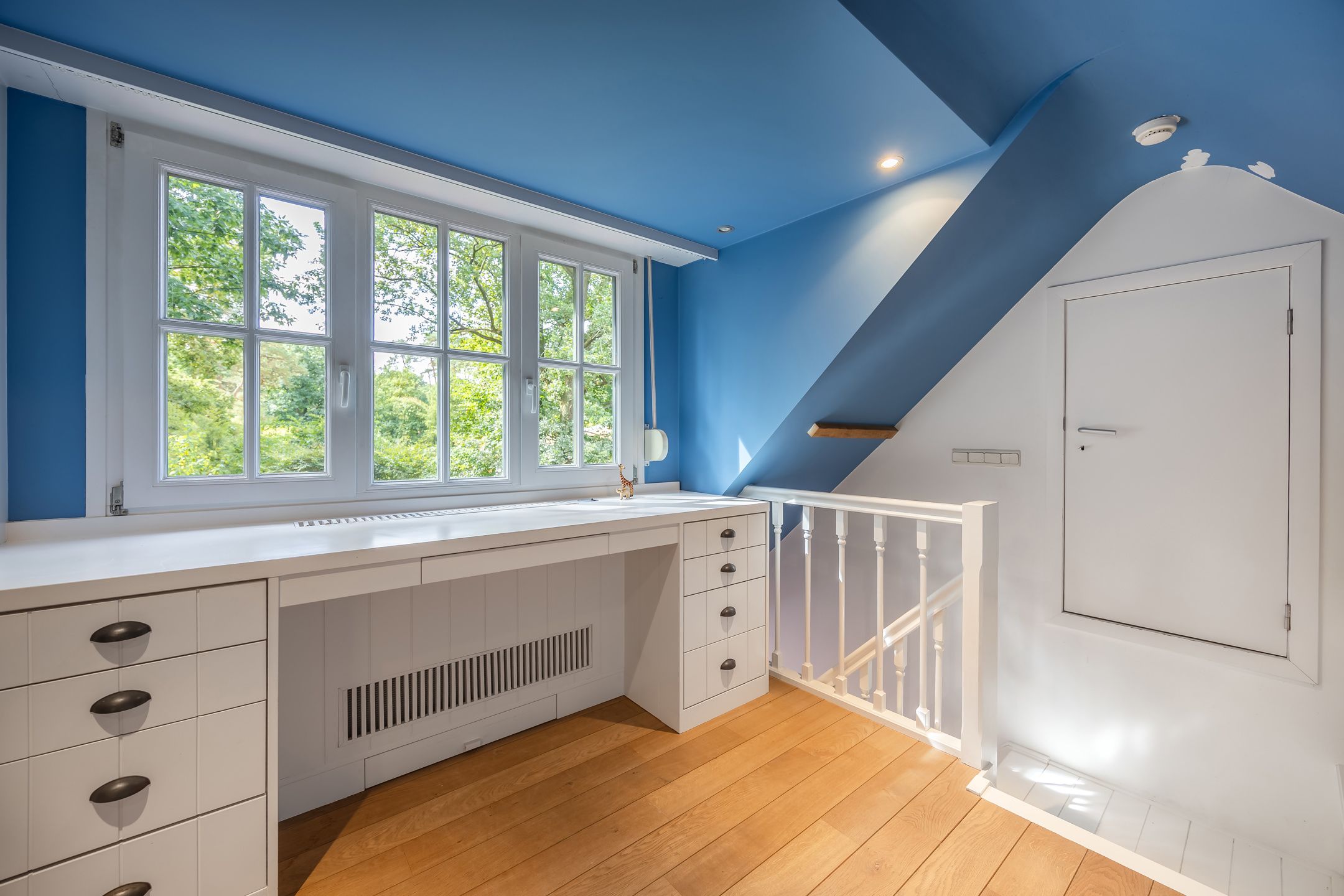 Karaktervolle villa op ca 1.780 m² met bijgebouw en garage foto 33