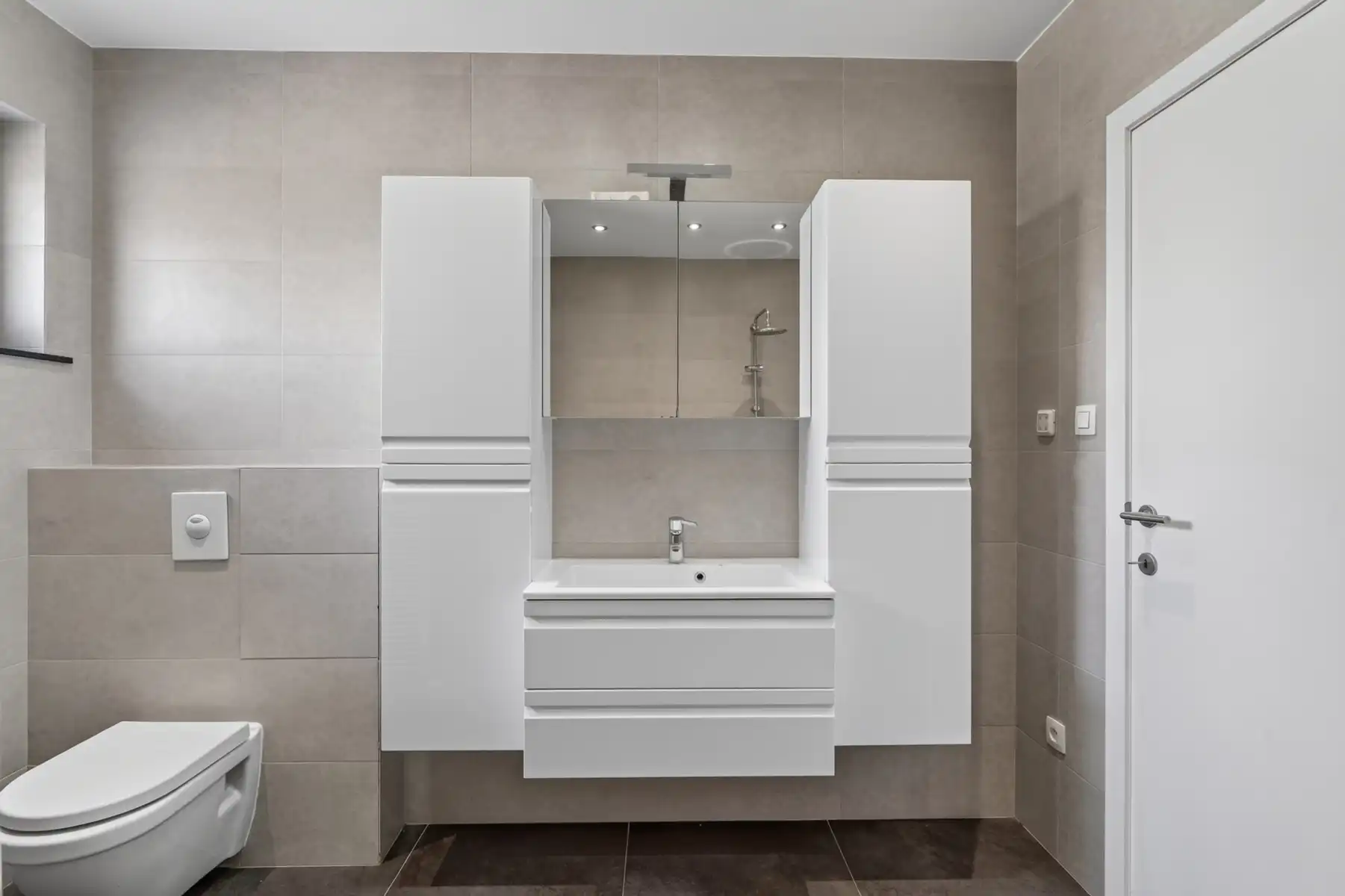 Instapklare, volledig gerenoveerde woning met 3 slaapkamers in een rustige omgeving foto 10