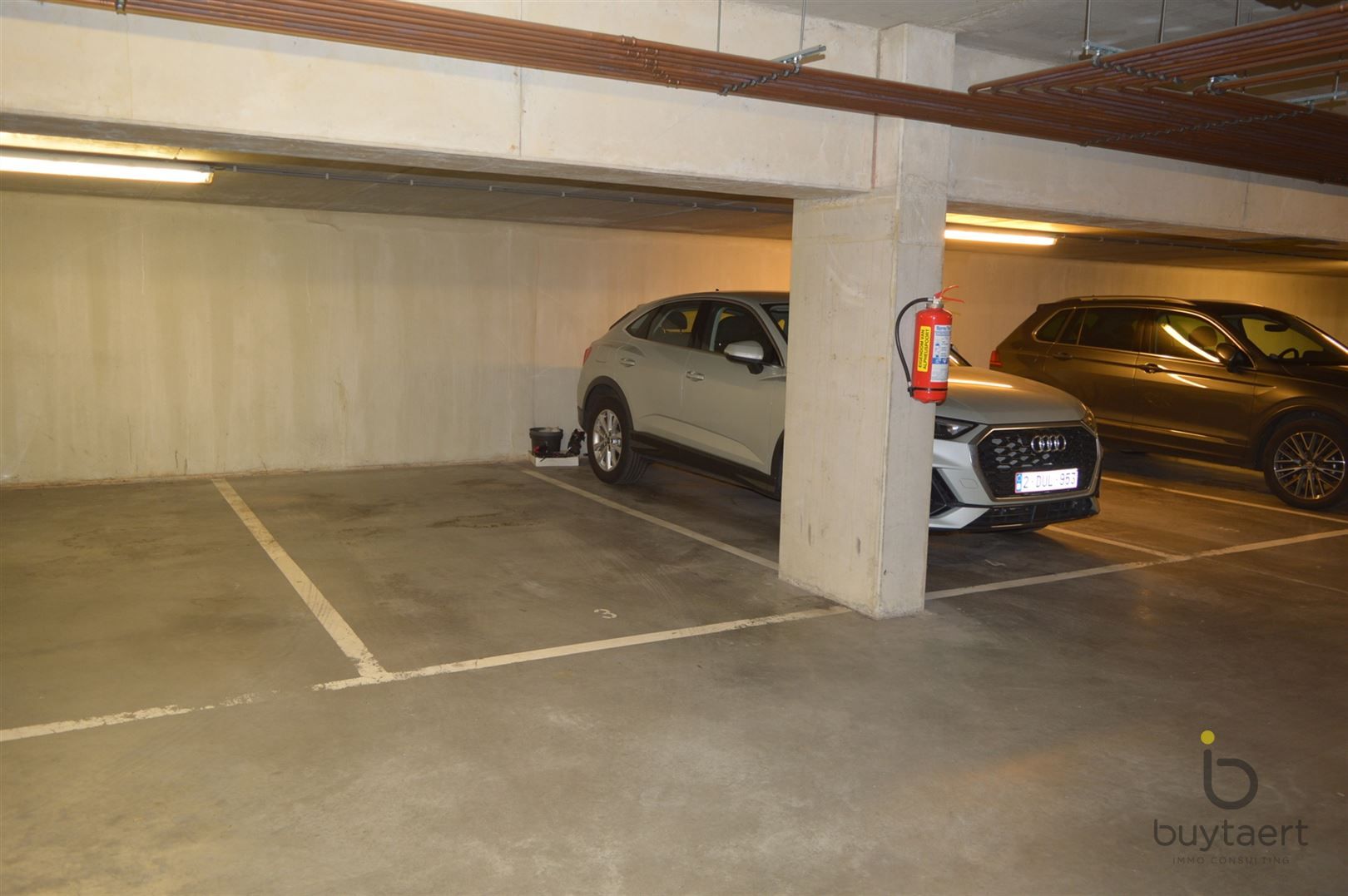 Modern instapklaar twee slaapkamer appartement met zonnig terras en last but not least een parking! foto 12