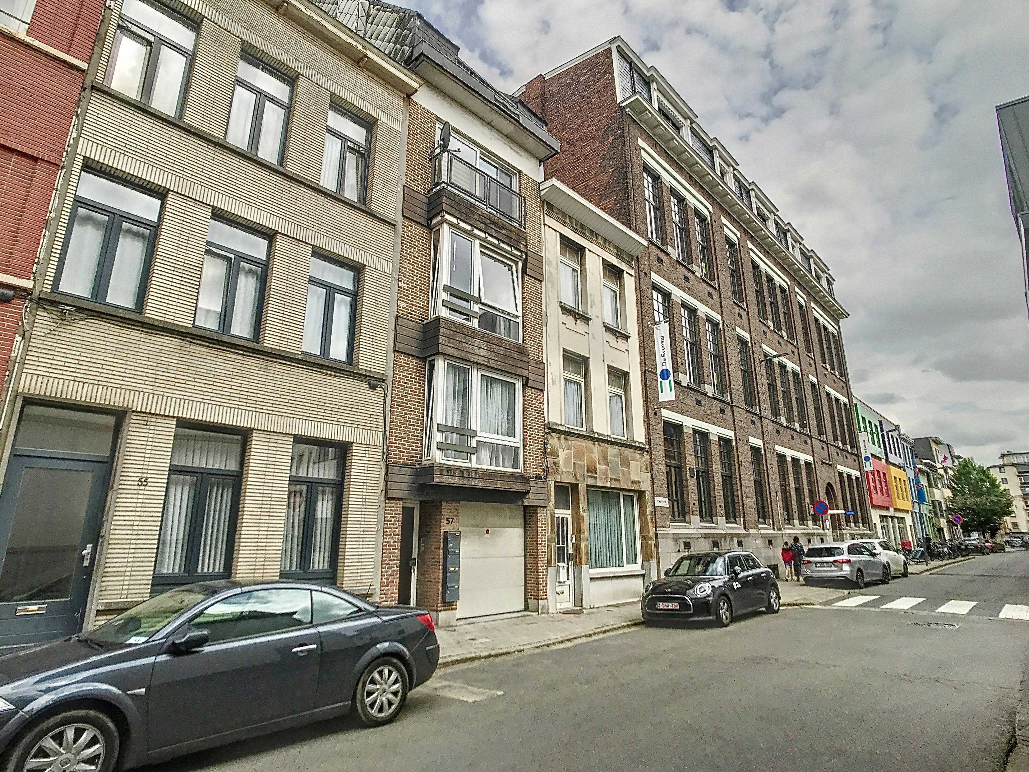 Op te frissen appartement met tuin te koop in Antwerpen foto 3